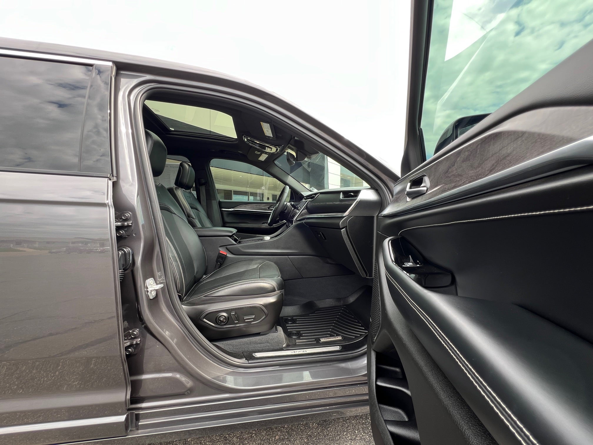 2023 Jeep Grand Cherokee L Overland 4x4