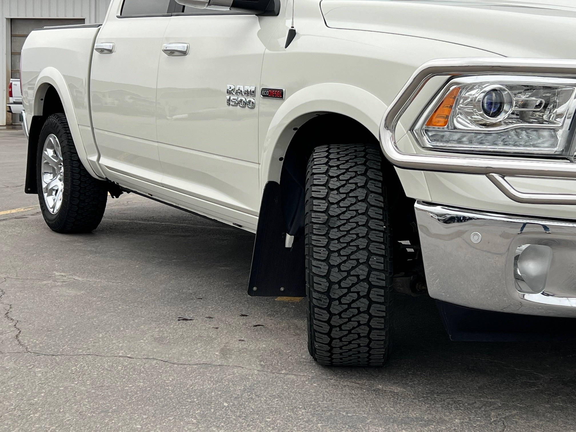 2018 RAM 1500 Laramie 4x4 Crew Cab 5'7" Box