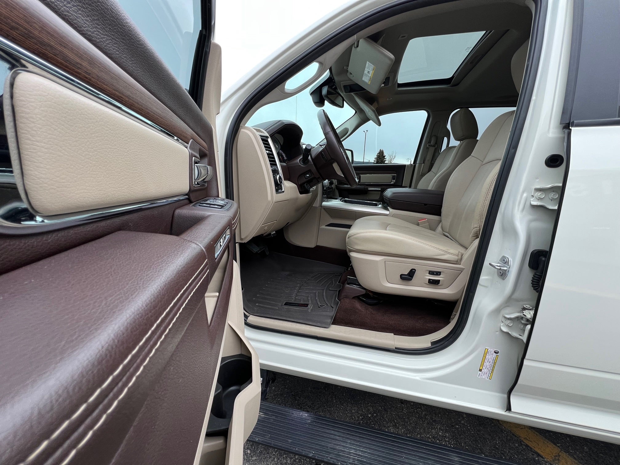 2018 RAM 1500 Laramie 4x4 Crew Cab 5'7" Box