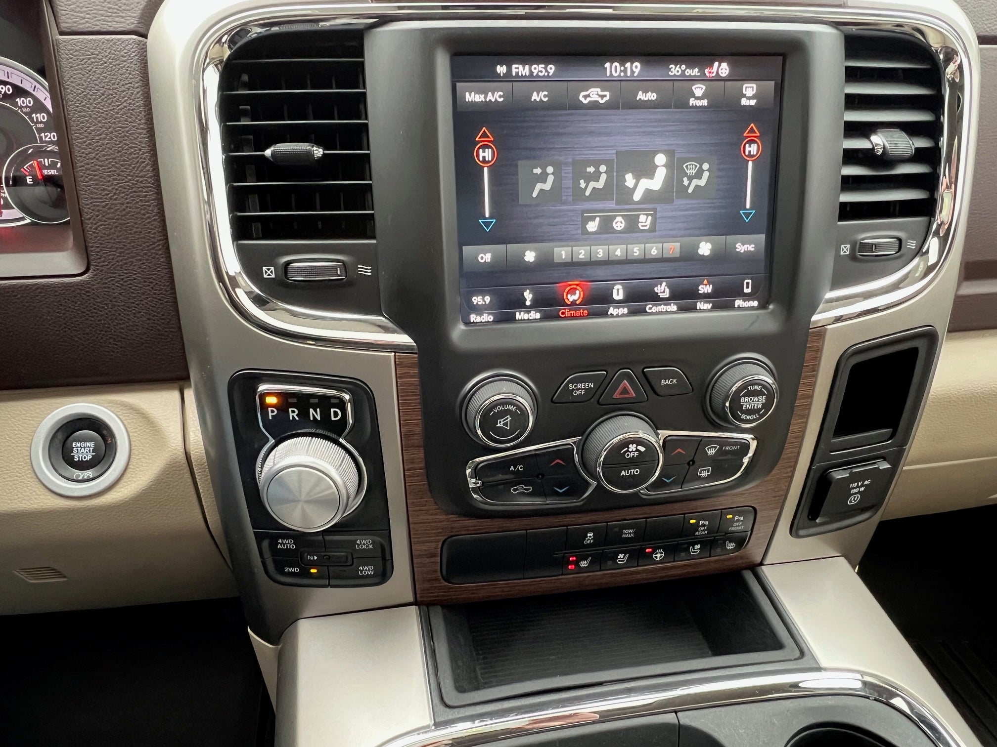 2018 RAM 1500 Laramie 4x4 Crew Cab 5'7" Box