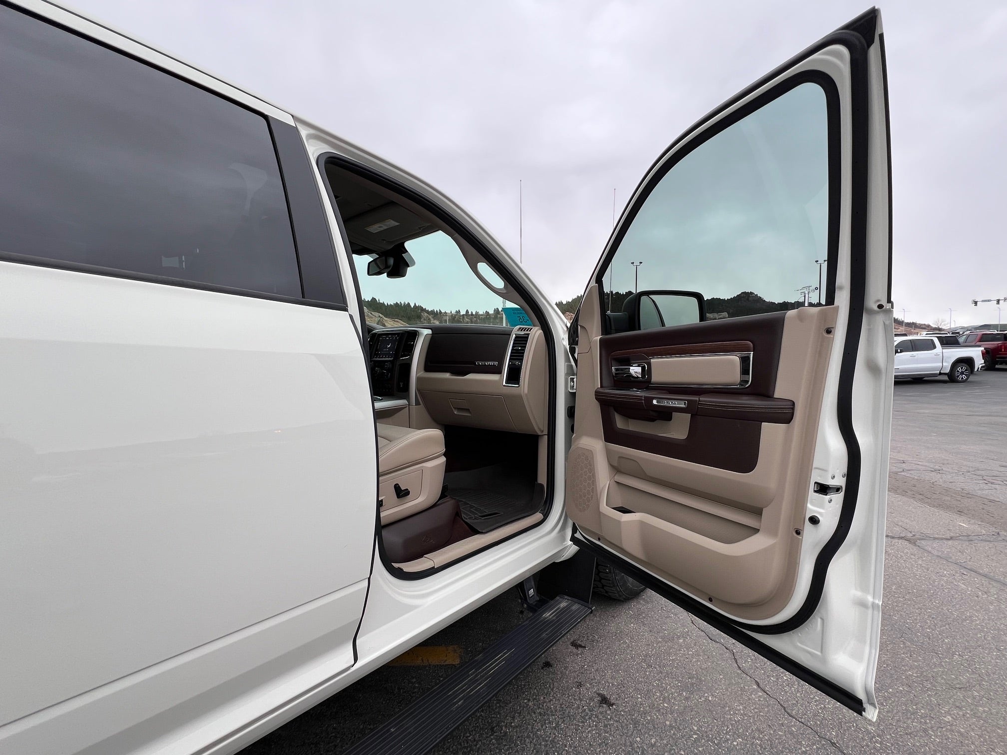 2018 RAM 1500 Laramie 4x4 Crew Cab 5'7" Box