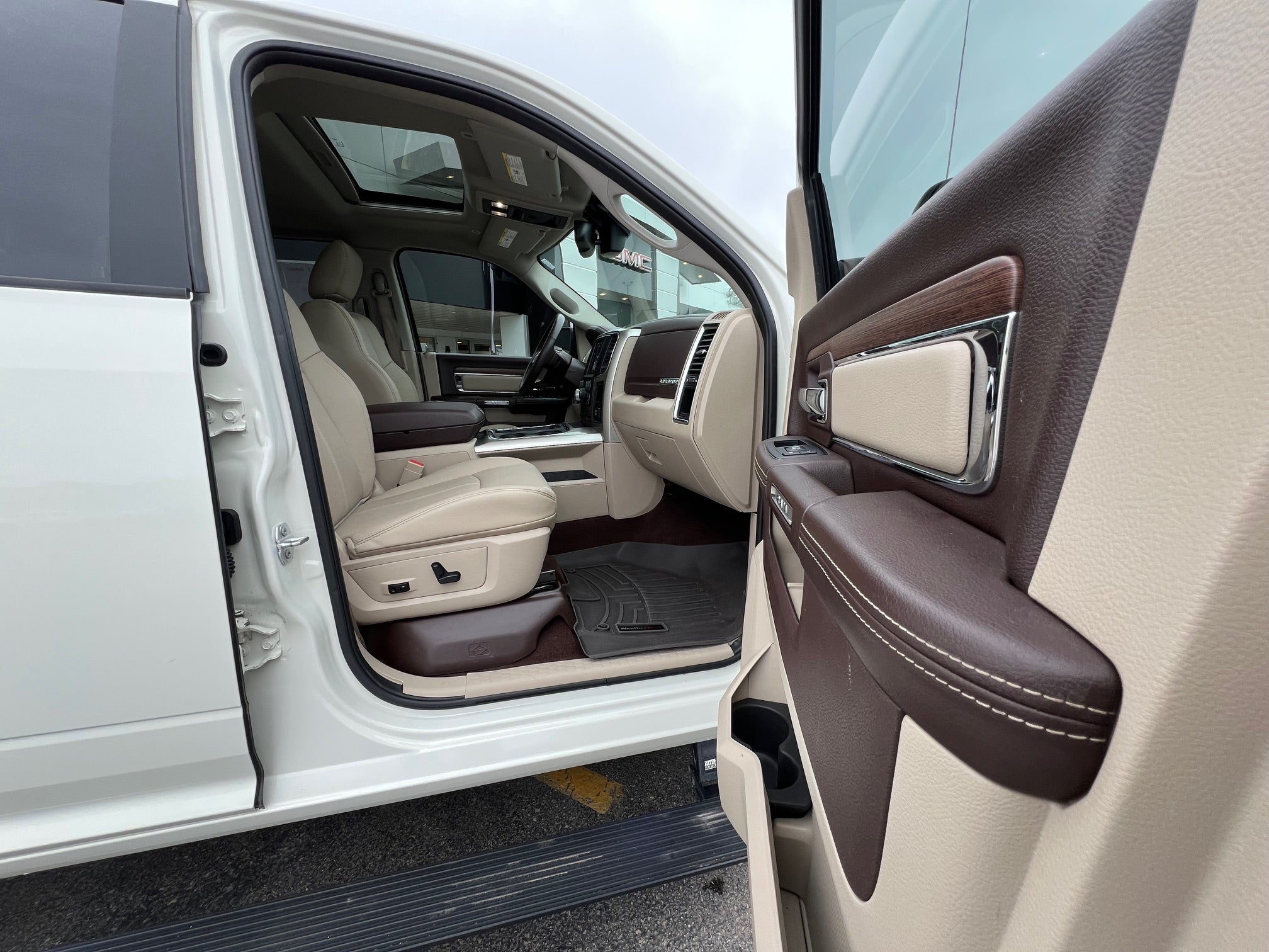 2018 RAM 1500 Laramie 4x4 Crew Cab 5'7" Box