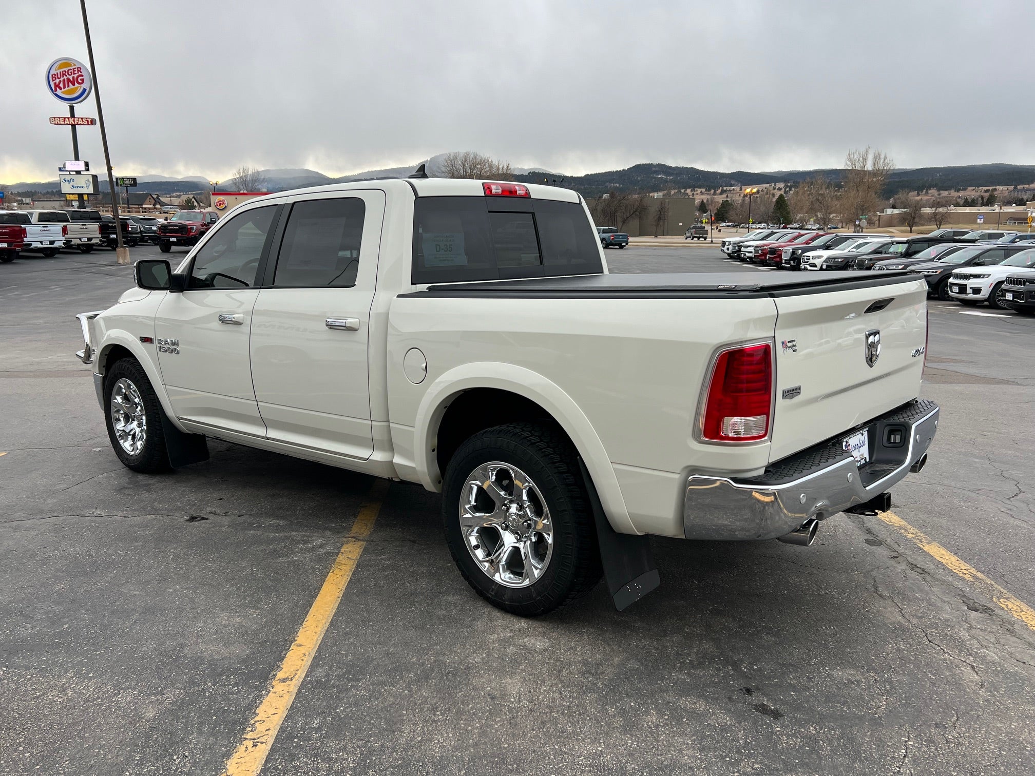 2018 RAM 1500 Laramie 4x4 Crew Cab 5'7" Box