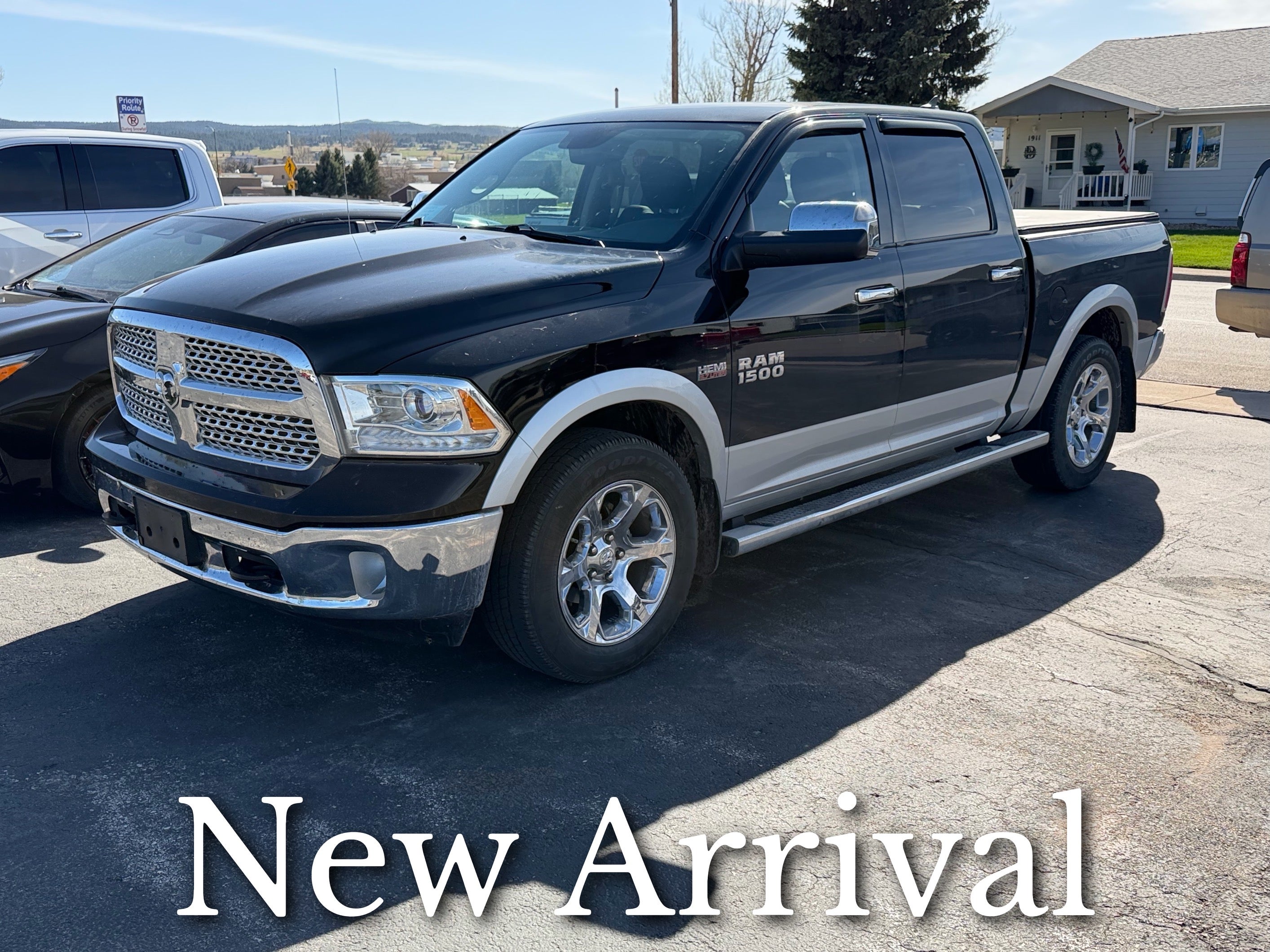 2014 RAM 1500 4WD Crew Cab 5.7 Ft Box Laramie