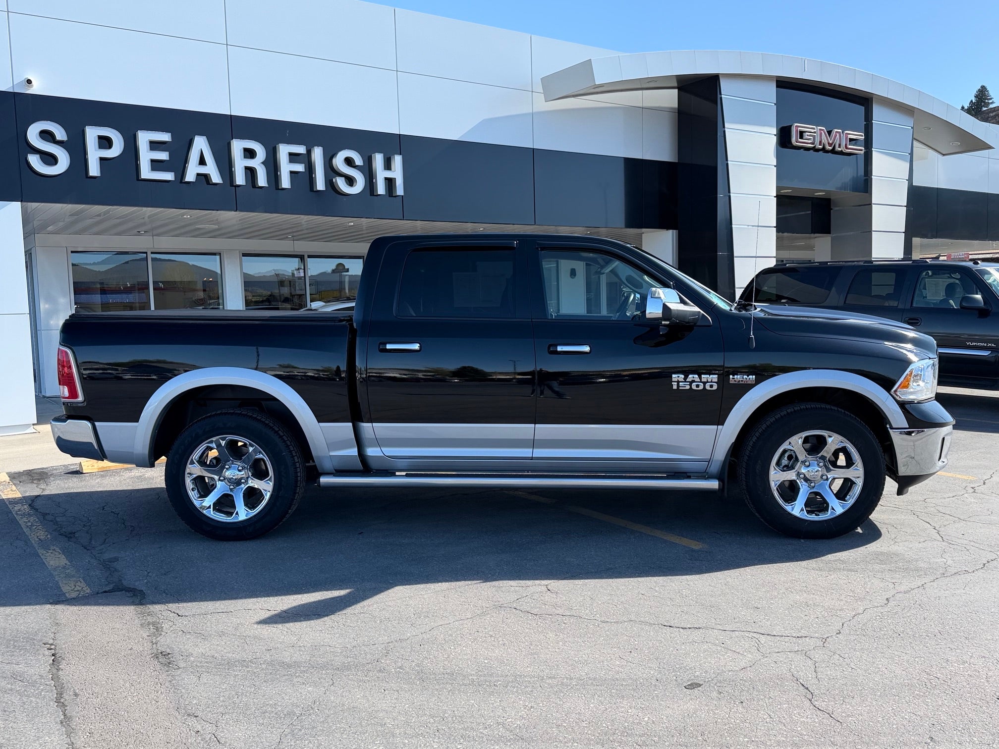2014 RAM 1500 4WD Crew Cab 5.7 Ft Box Laramie