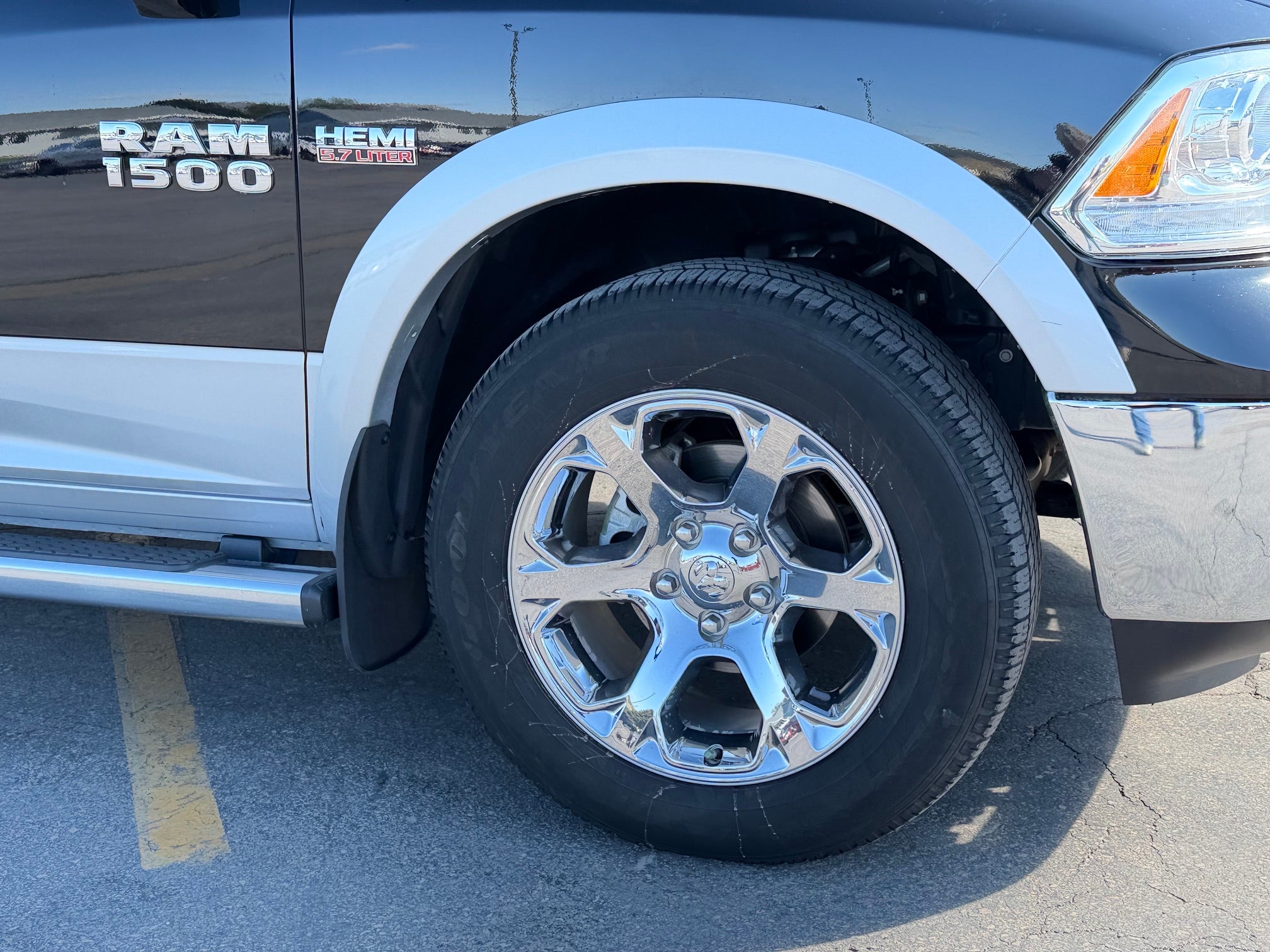 2014 RAM 1500 4WD Crew Cab 5.7 Ft Box Laramie