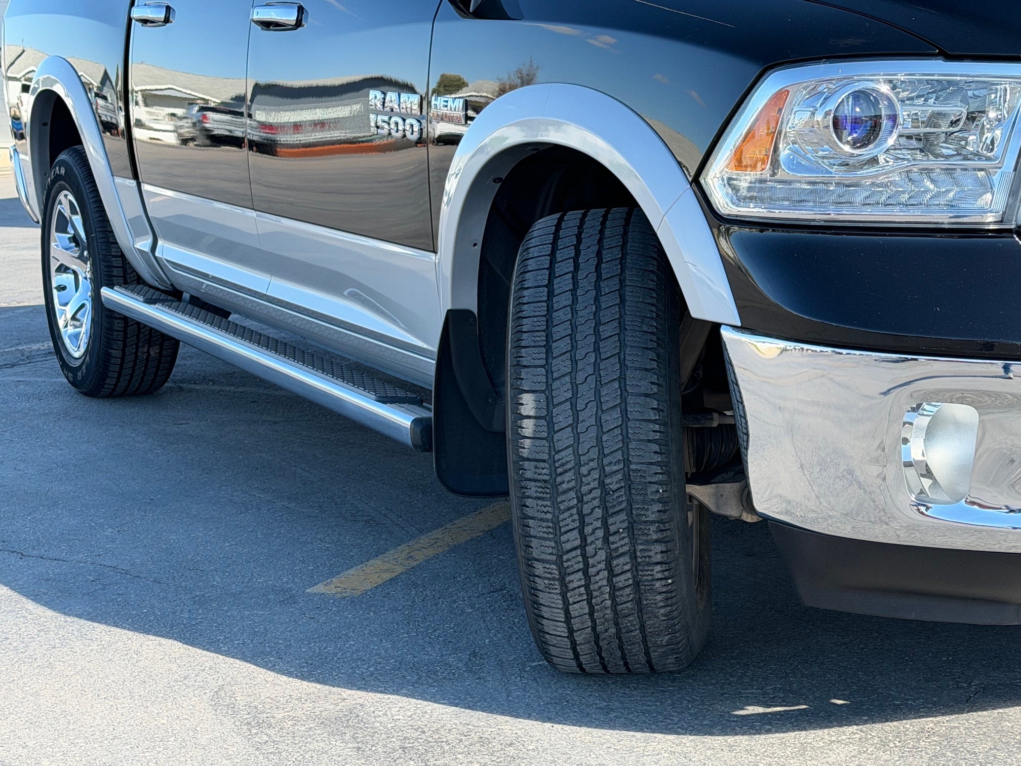 2014 RAM 1500 4WD Crew Cab 5.7 Ft Box Laramie