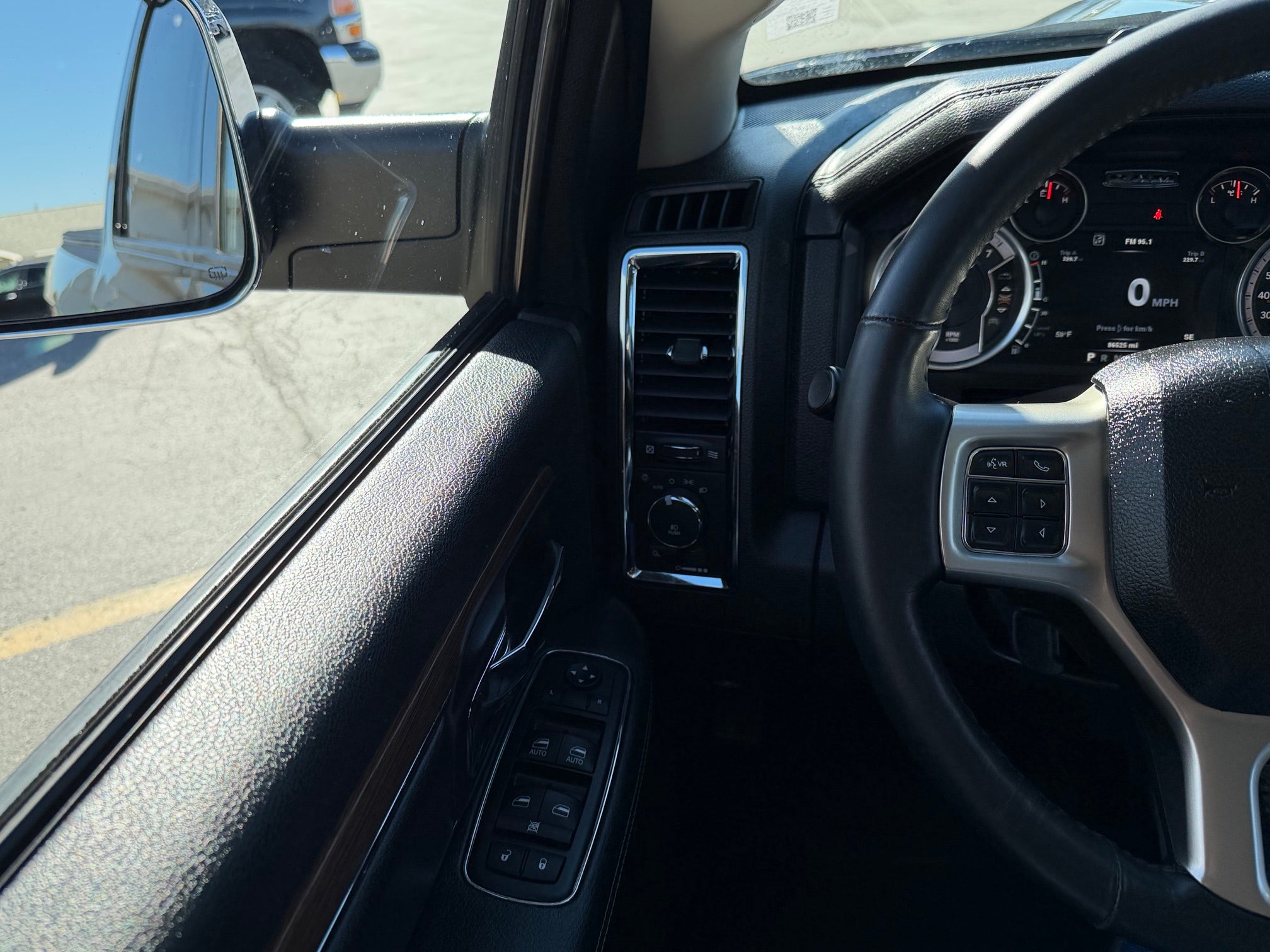 2014 RAM 1500 4WD Crew Cab 5.7 Ft Box Laramie