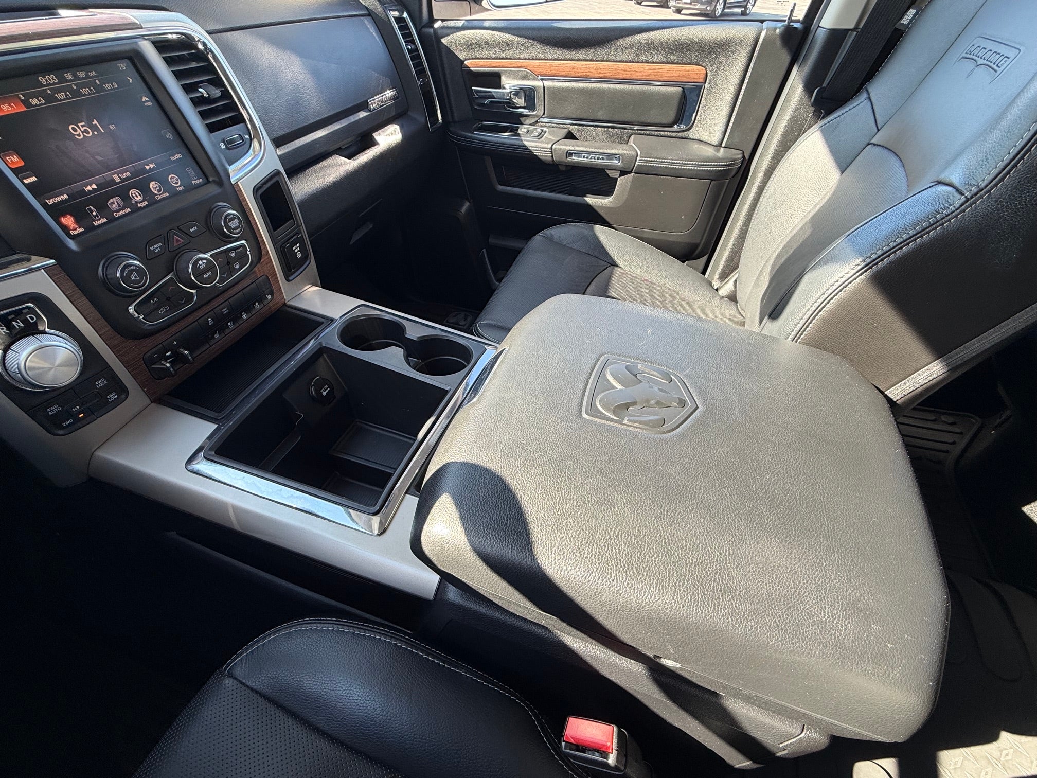 2014 RAM 1500 4WD Crew Cab 5.7 Ft Box Laramie
