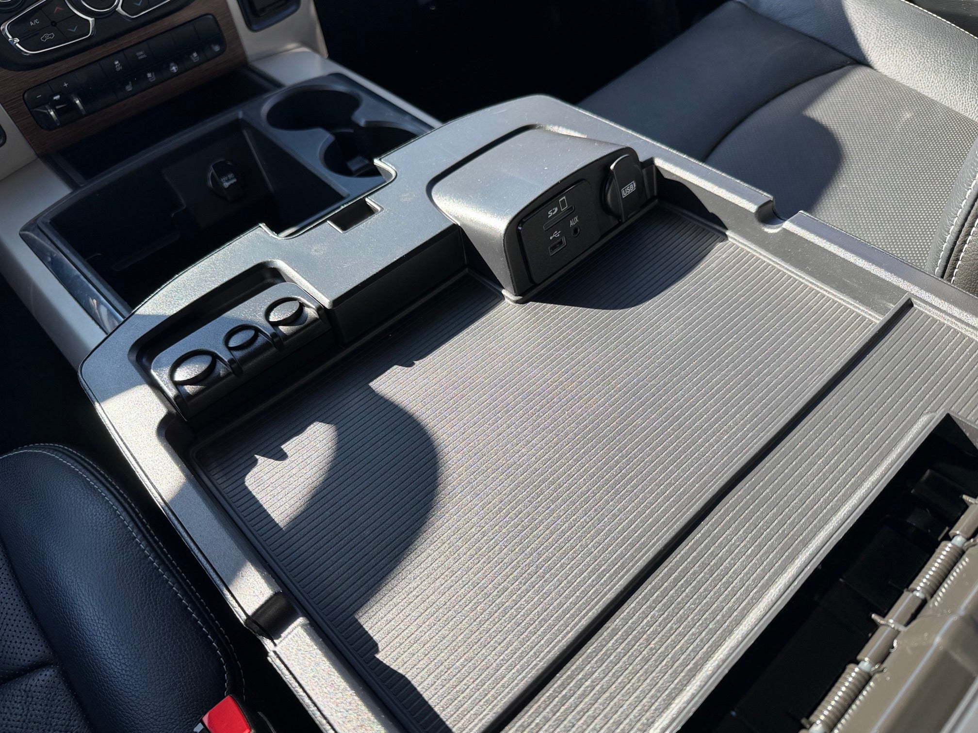 2014 RAM 1500 4WD Crew Cab 5.7 Ft Box Laramie