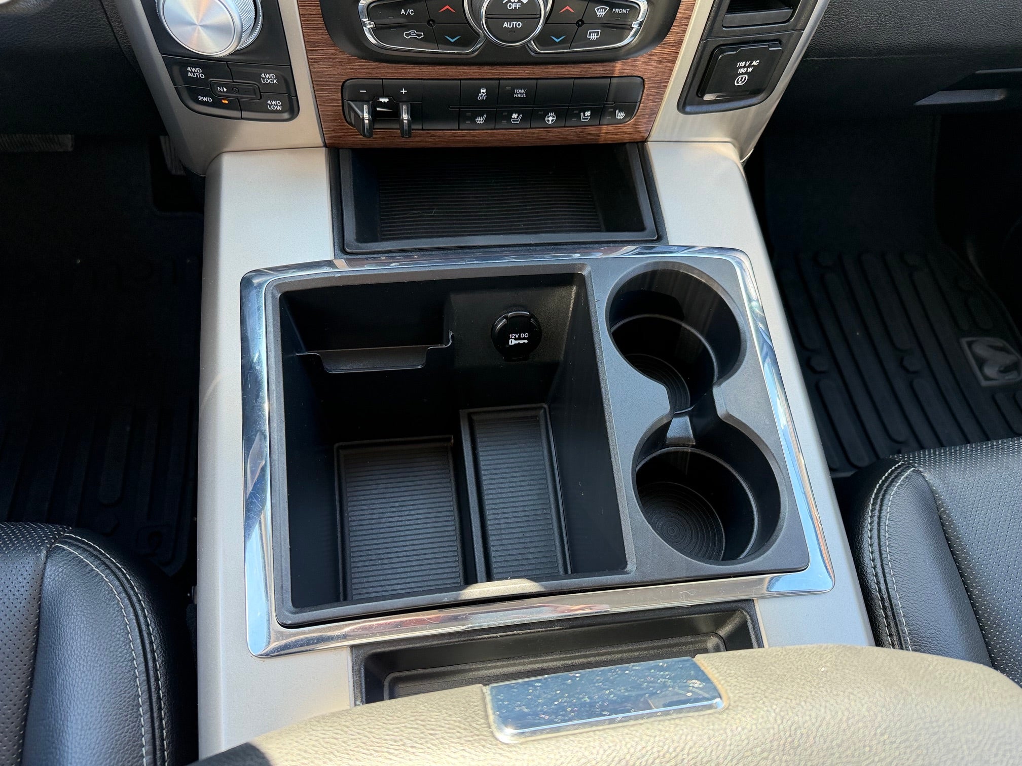 2014 RAM 1500 4WD Crew Cab 5.7 Ft Box Laramie