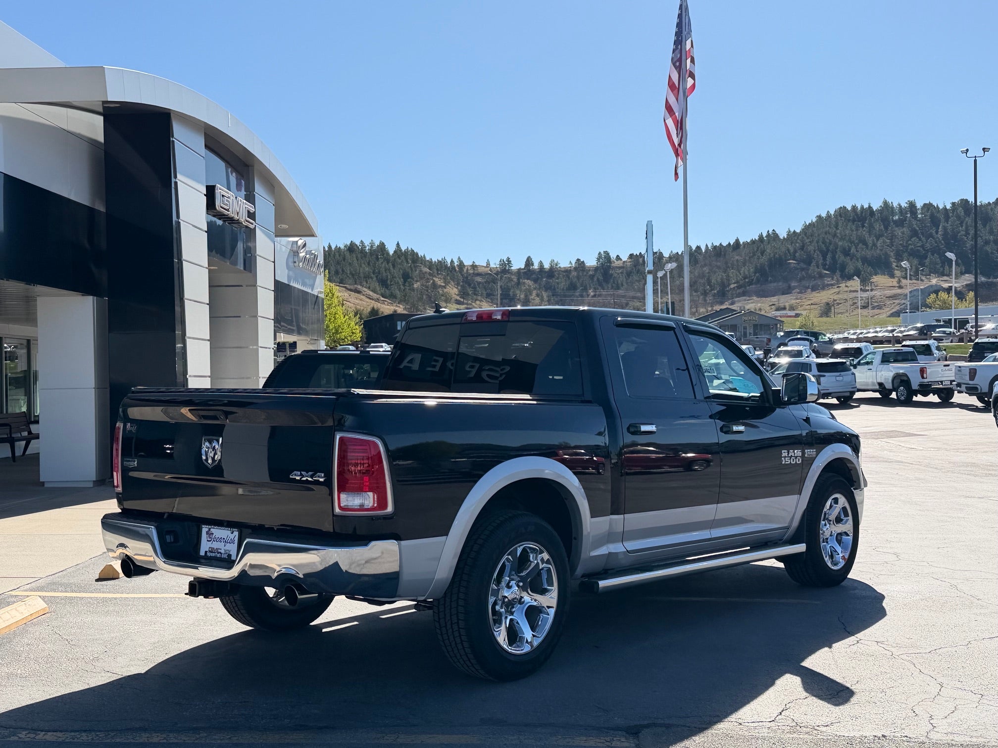2014 RAM 1500 4WD Crew Cab 5.7 Ft Box Laramie