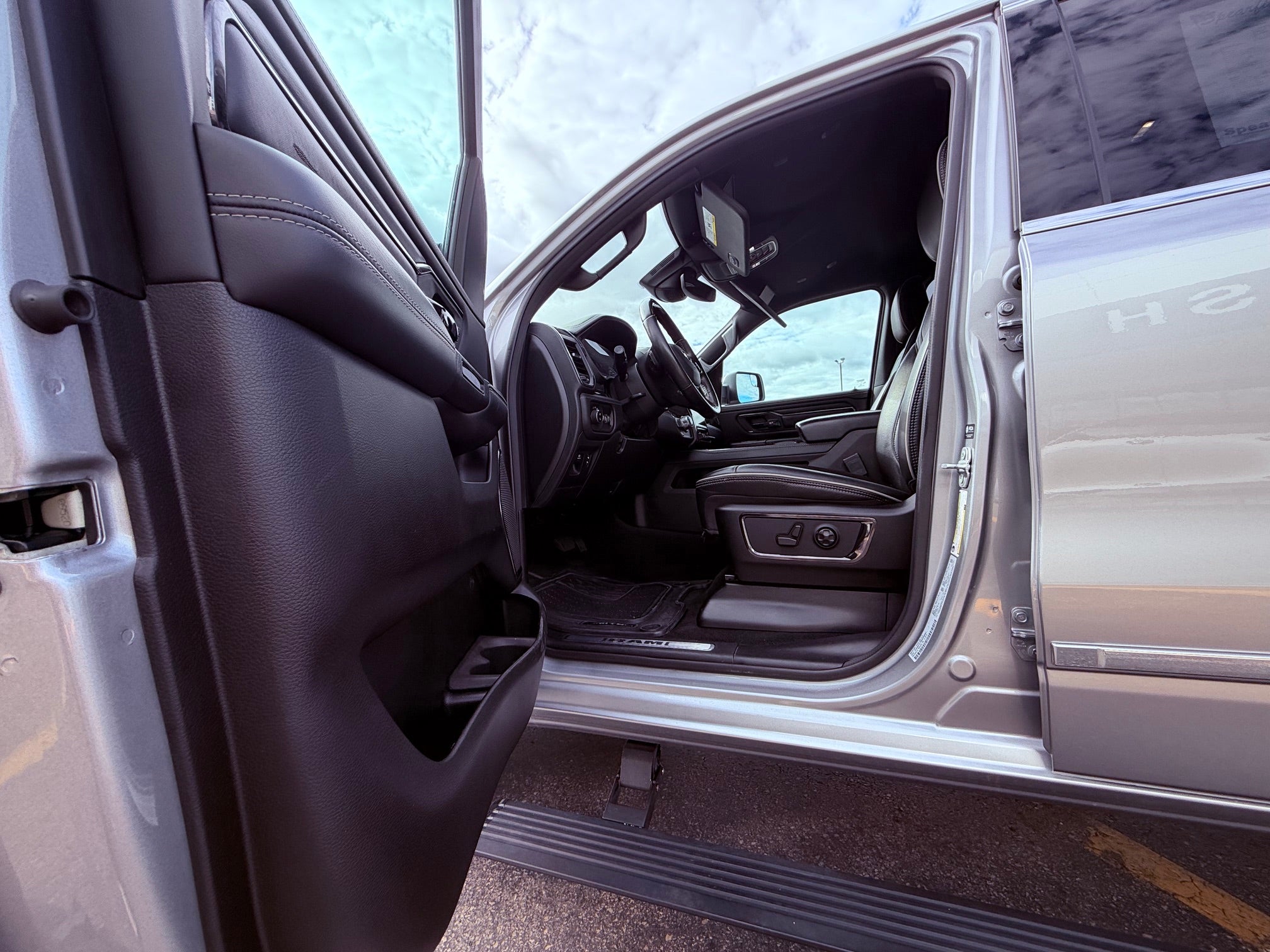 2022 RAM 1500 Limited 4x4 Crew Cab 5'7" Box