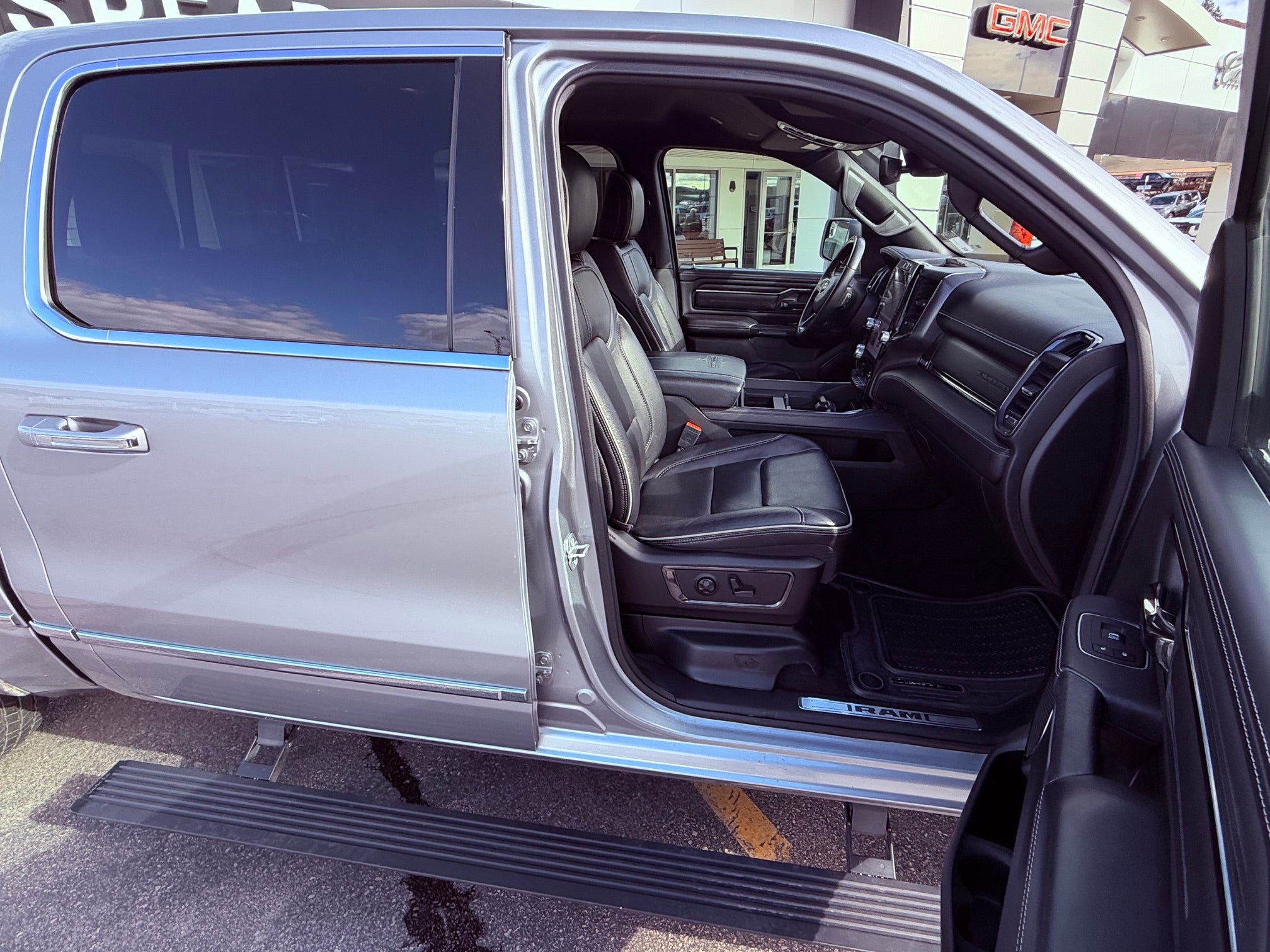 2022 RAM 1500 Limited 4x4 Crew Cab 5'7" Box