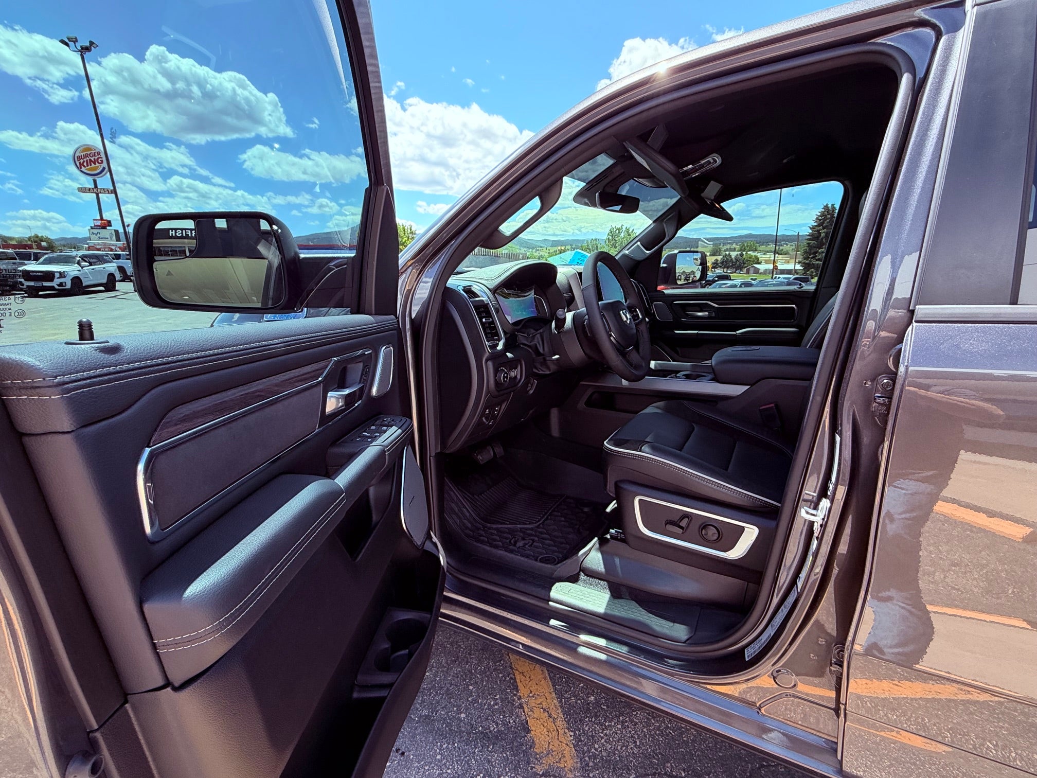 2026 RAM 1500 Laramie 4x4 Crew Cab 5'7" Box