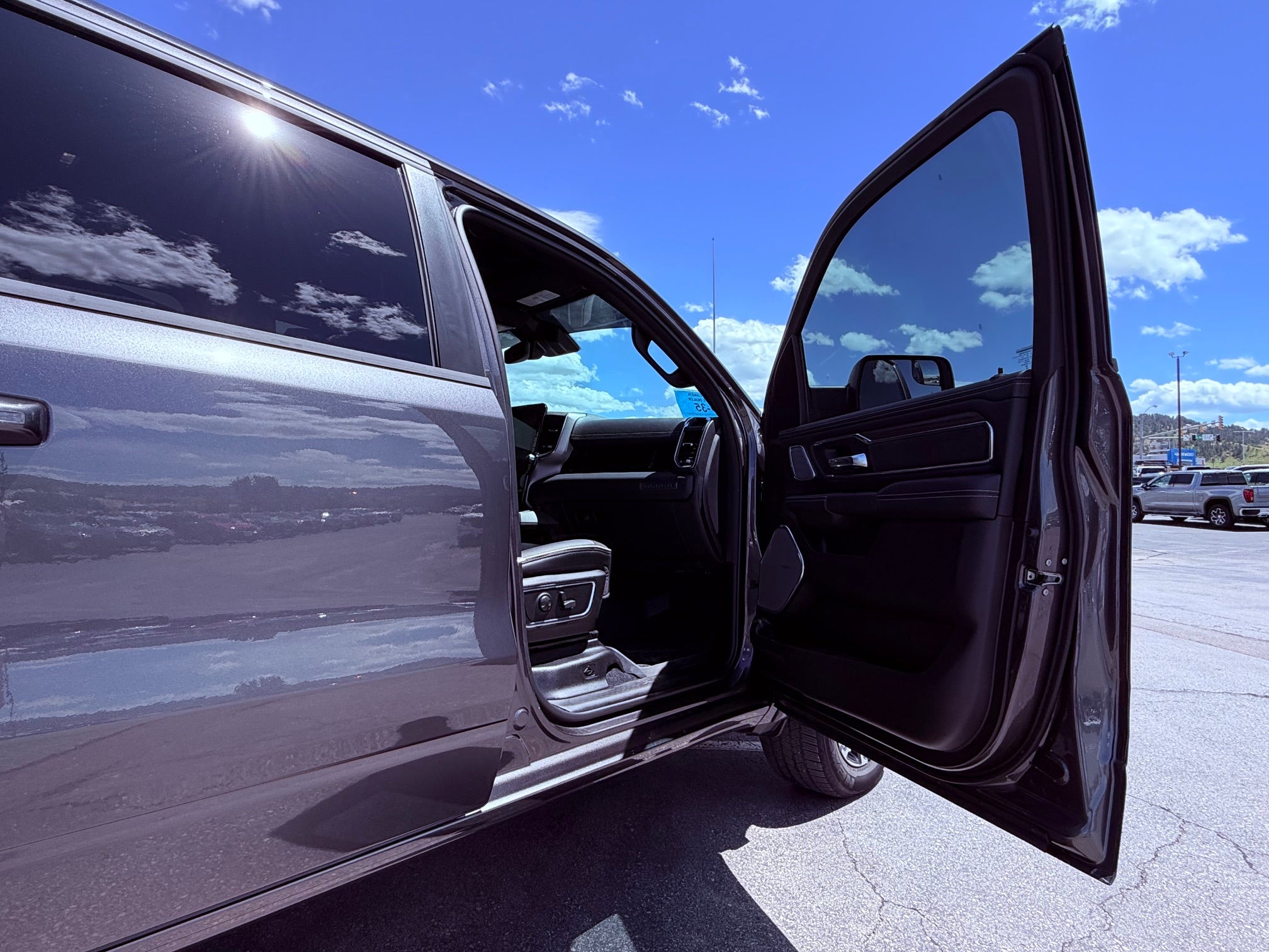 2026 RAM 1500 Laramie 4x4 Crew Cab 5'7" Box