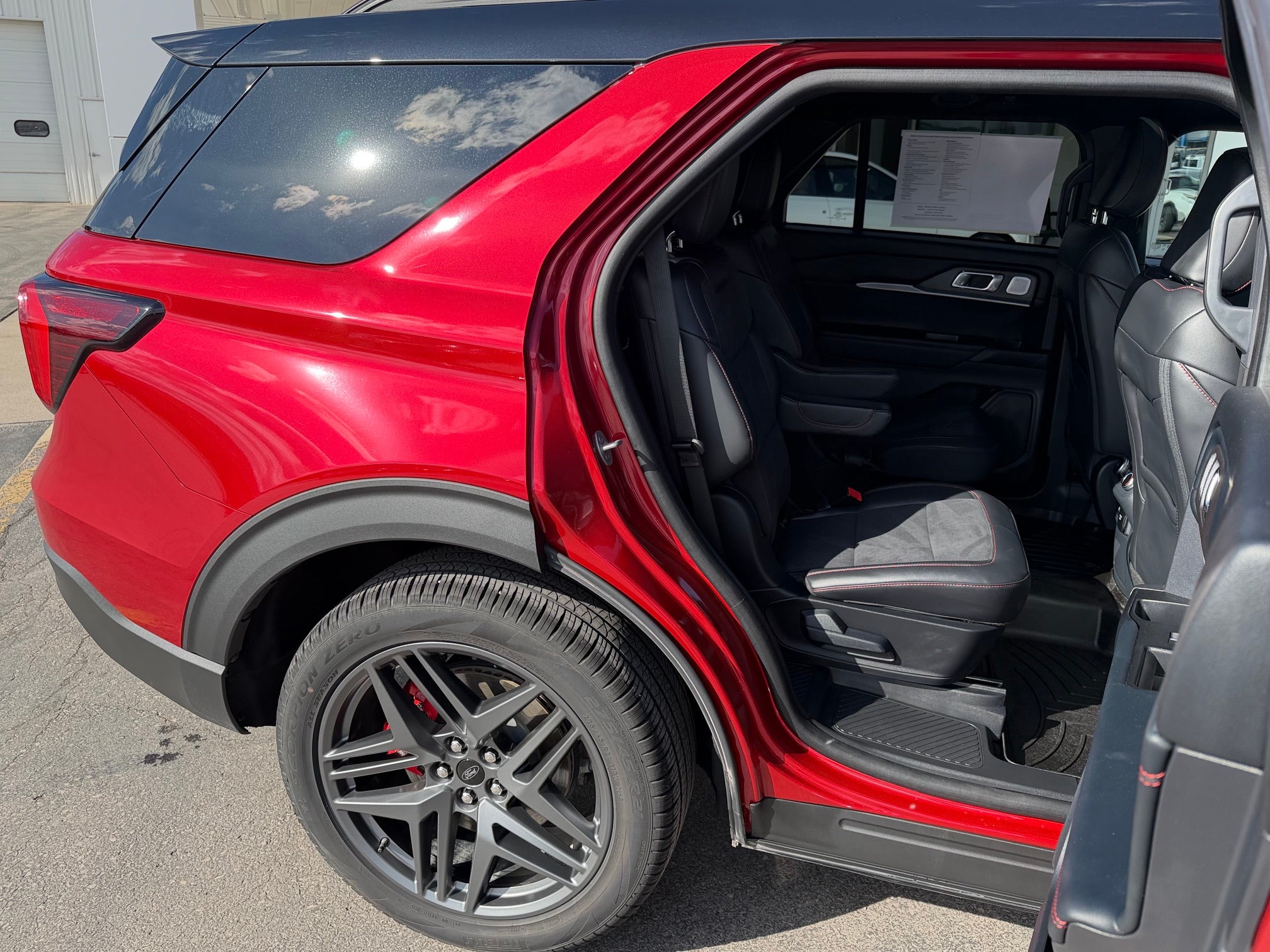 2025 Ford Explorer ST 4WD