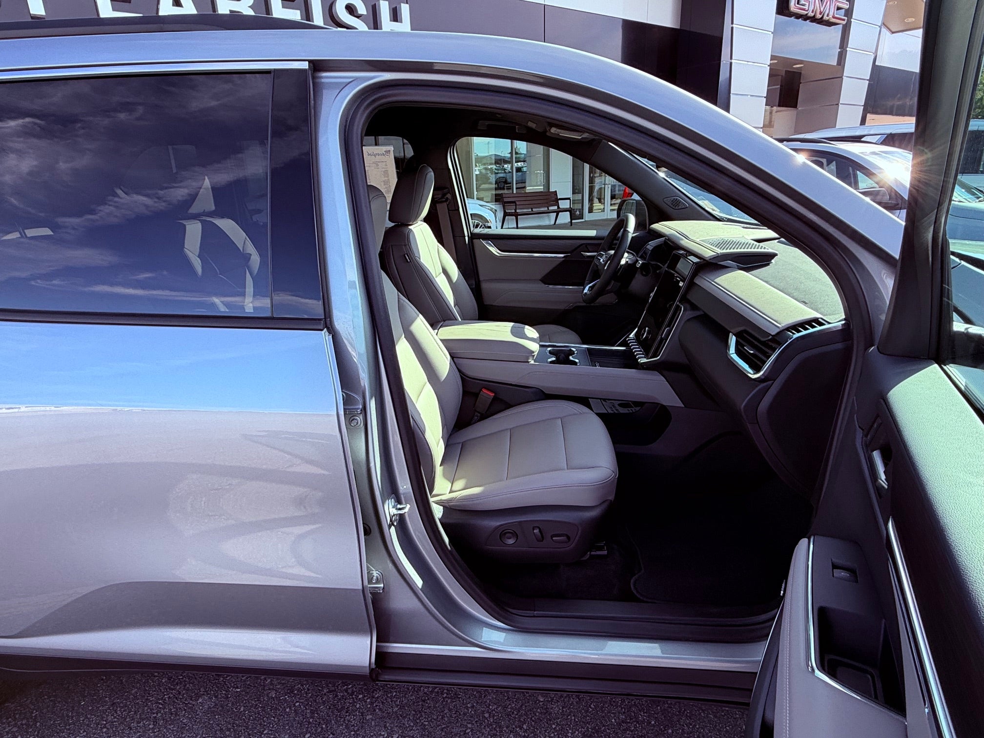2024 GMC Acadia Elevation