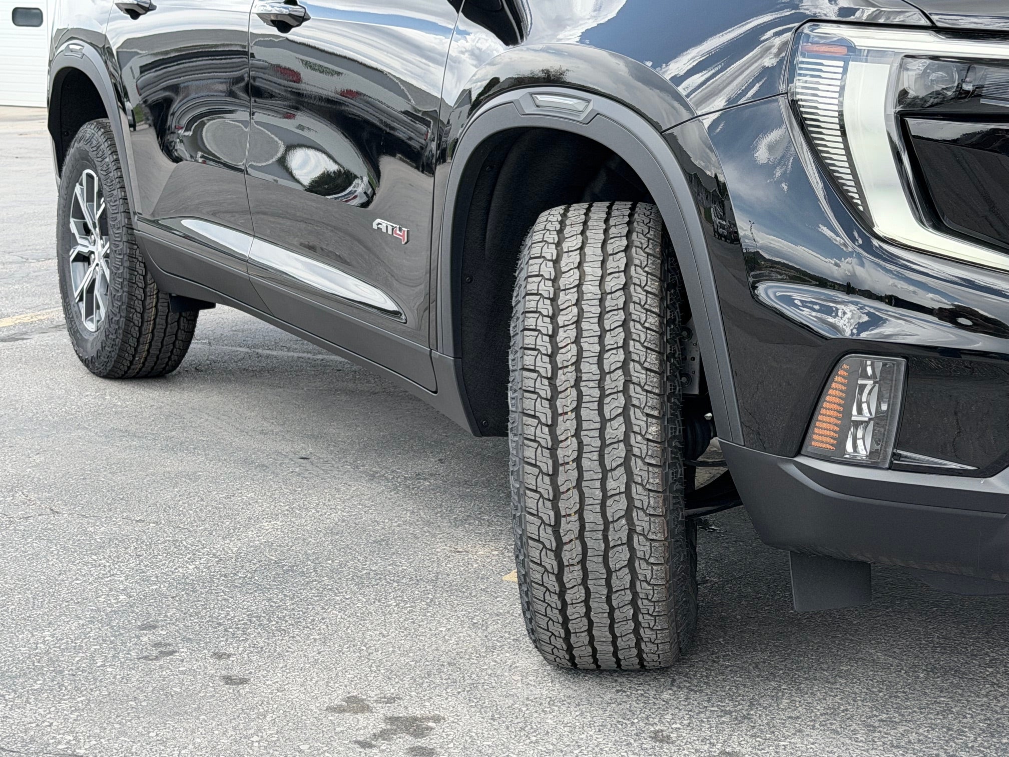 2026 GMC Acadia AT4 - Photo 10