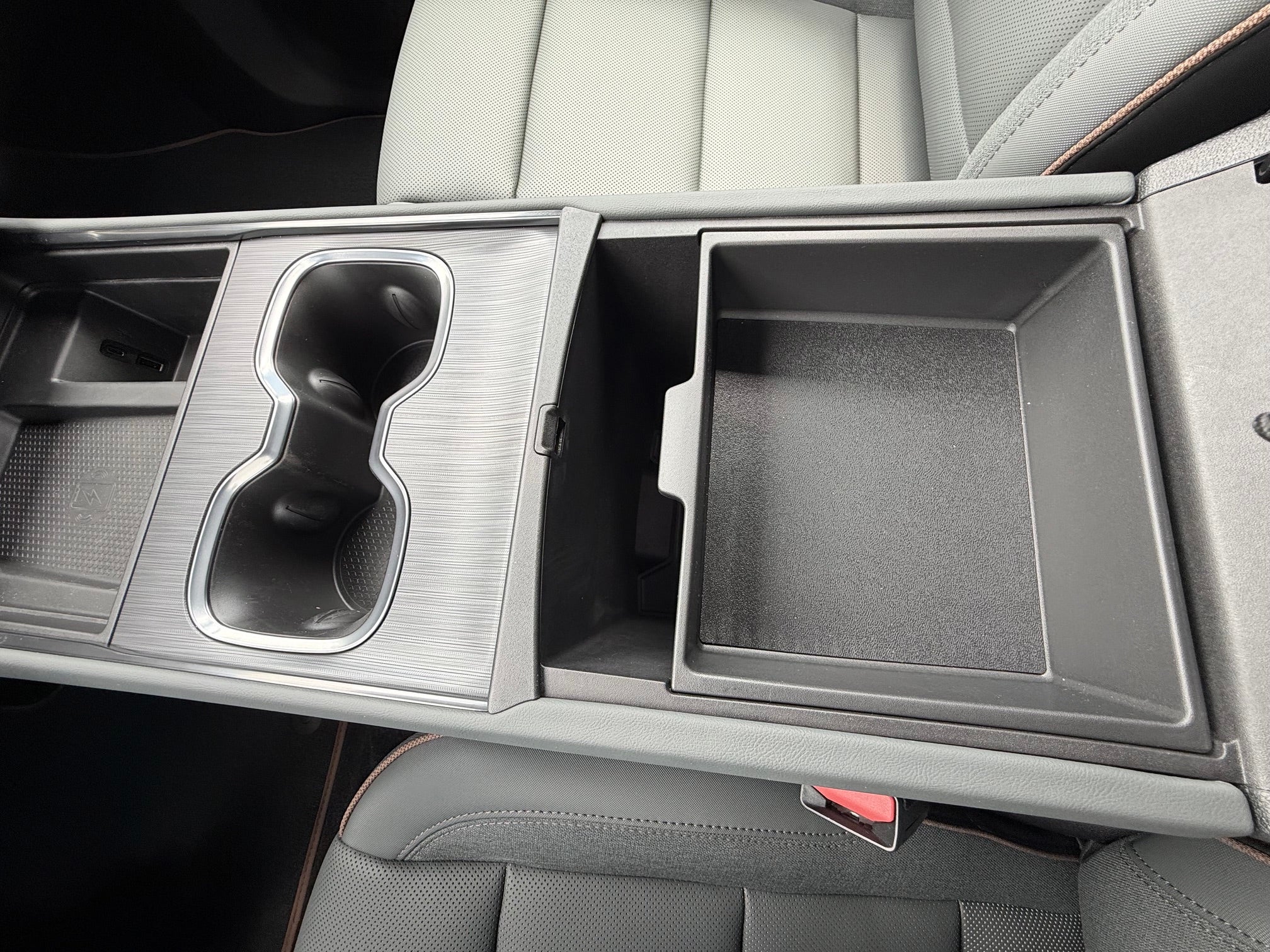 2026 GMC Acadia AT4 - Photo 21