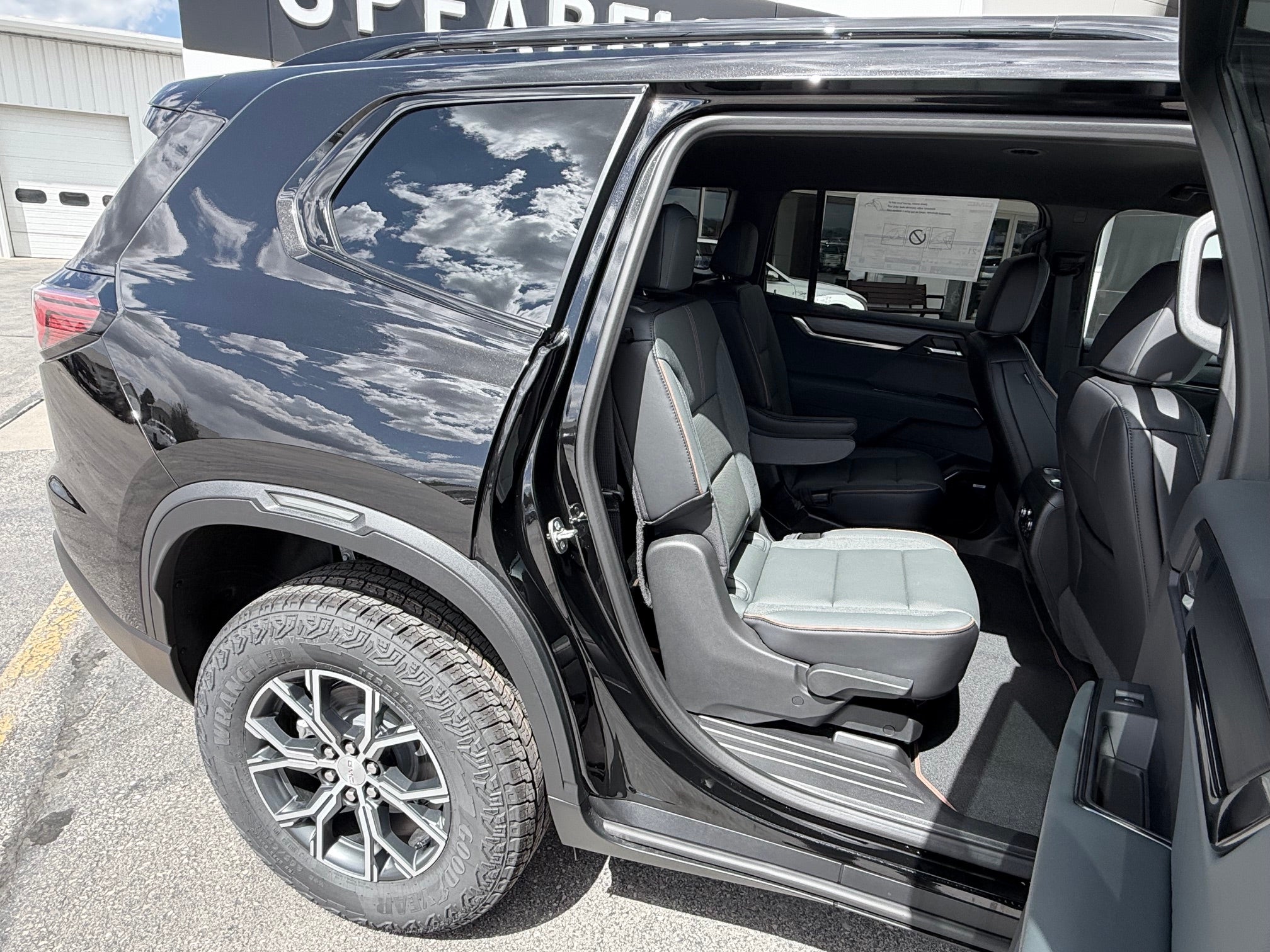 2026 GMC Acadia AT4 - Photo 30
