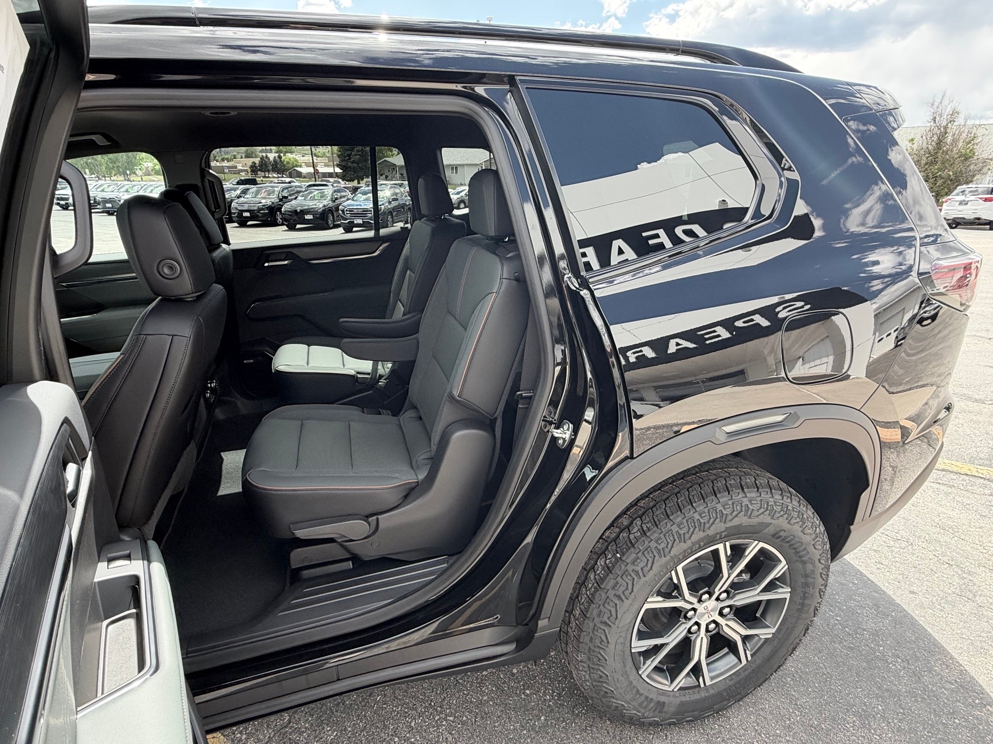 2026 GMC Acadia AT4 - Photo 32