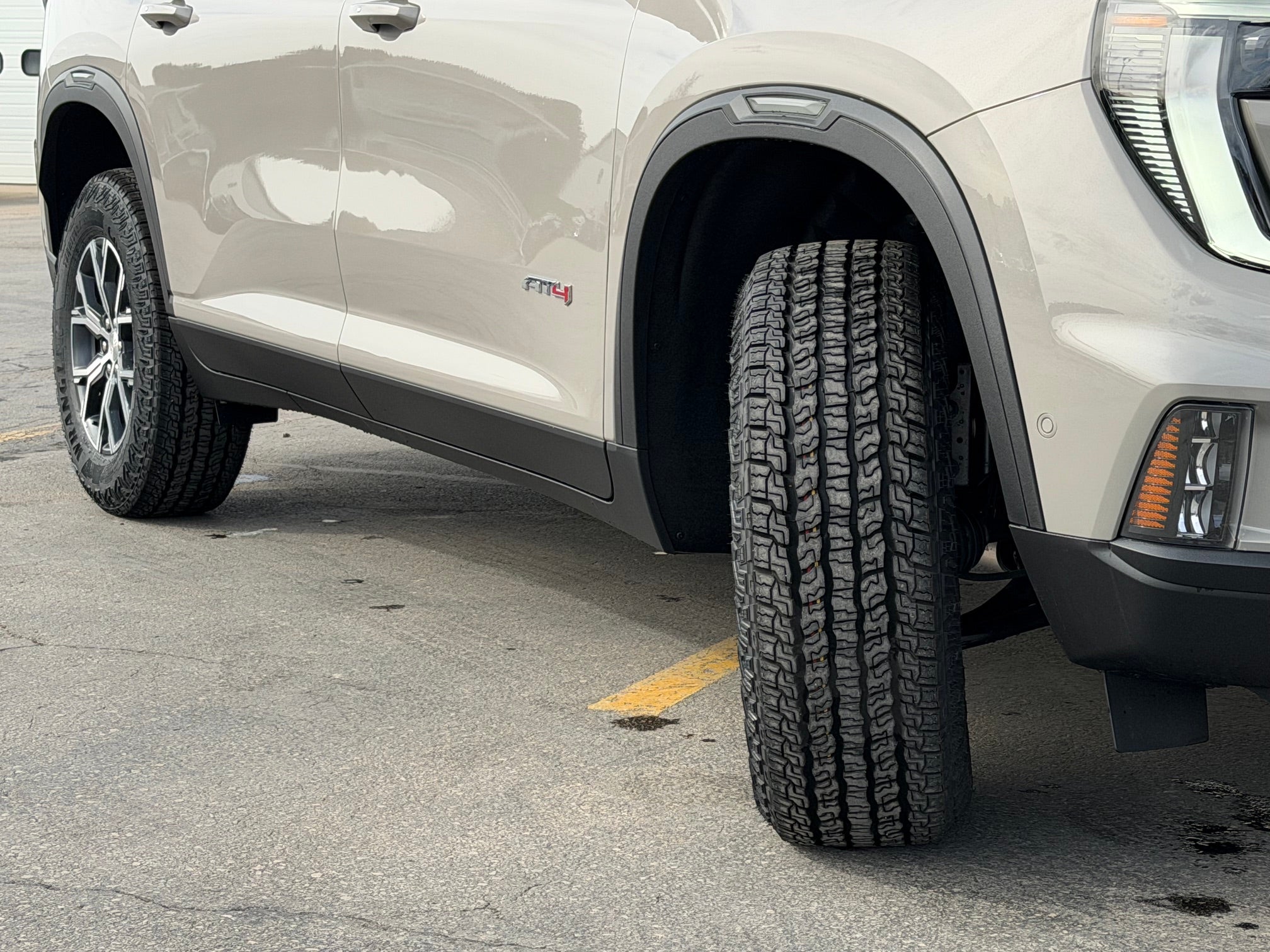2026 GMC Acadia AT4