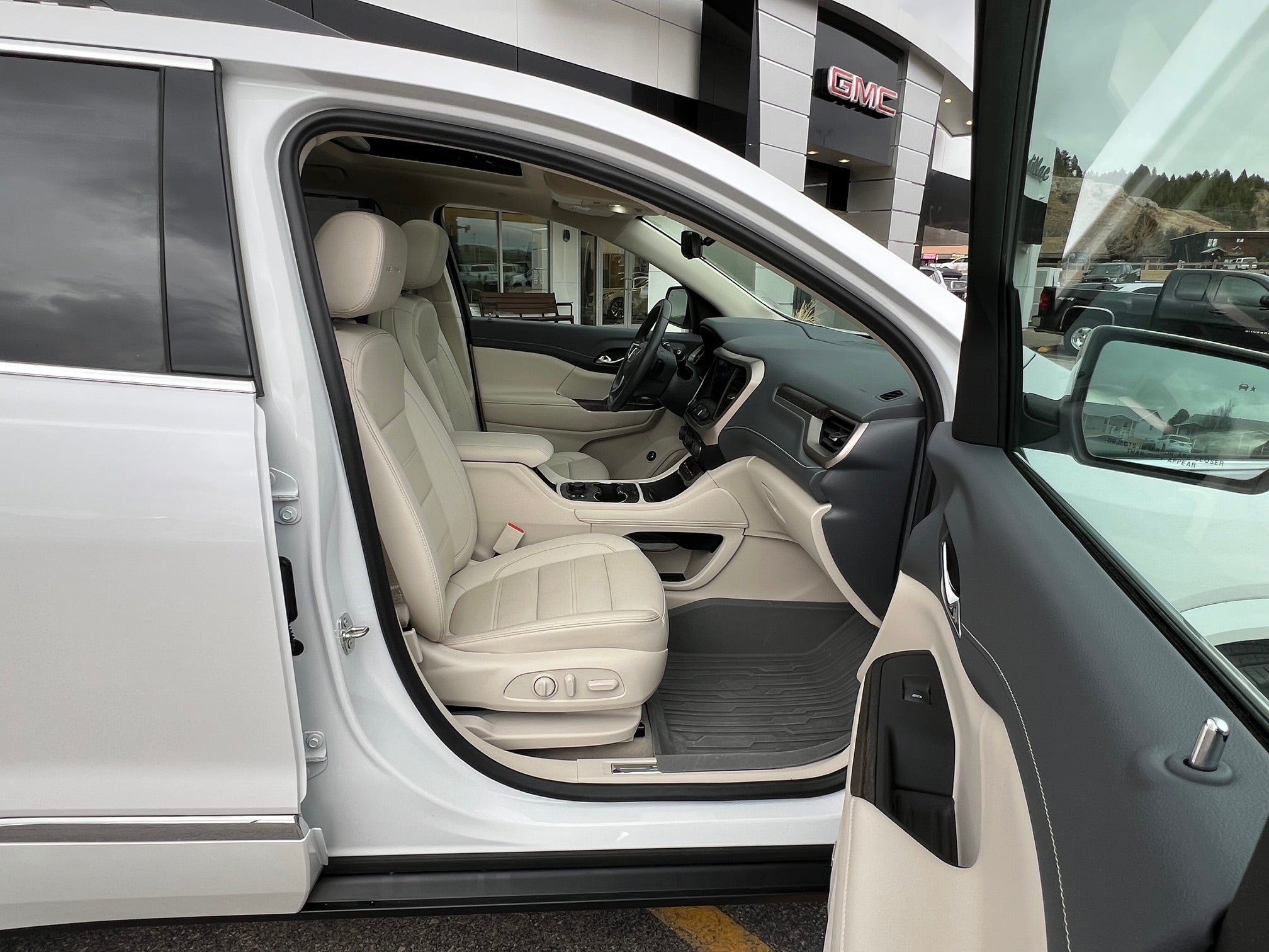 2022 GMC Acadia Denali