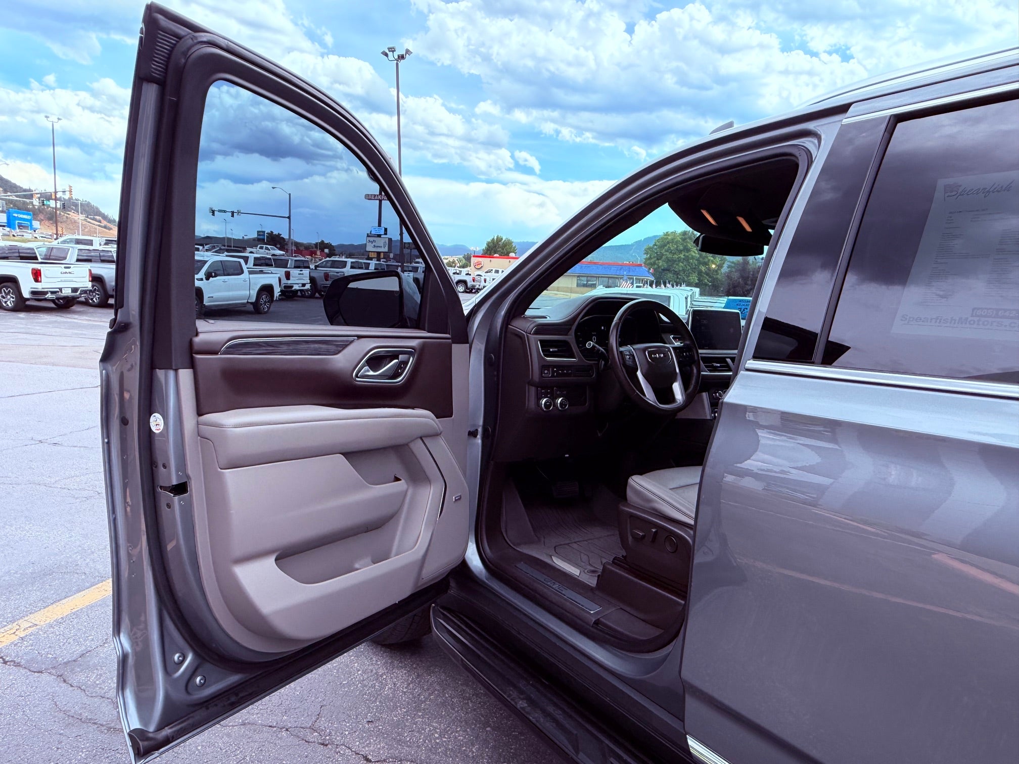 2022 GMC Yukon XL SLT