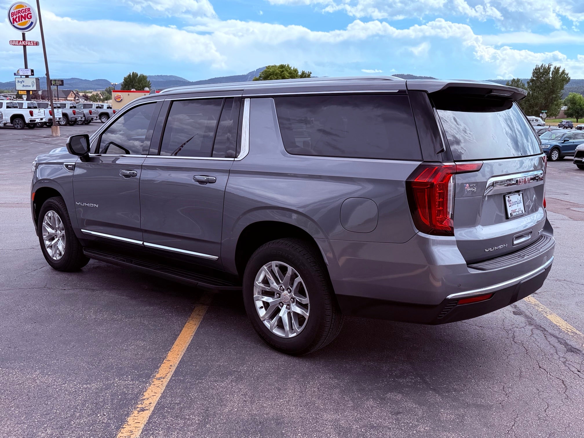 2022 GMC Yukon XL SLT
