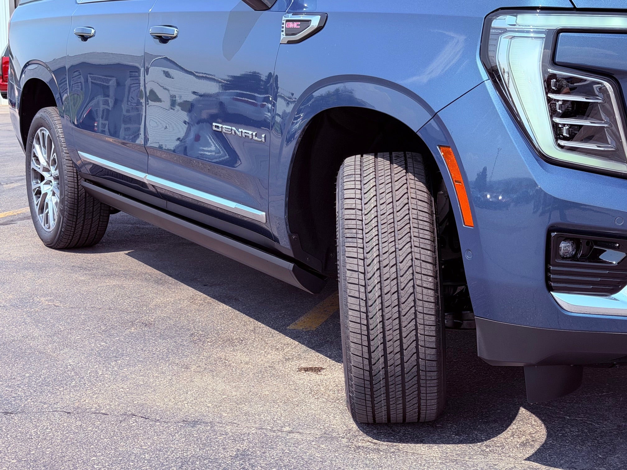 2026 GMC Yukon XL Denali - Photo 10