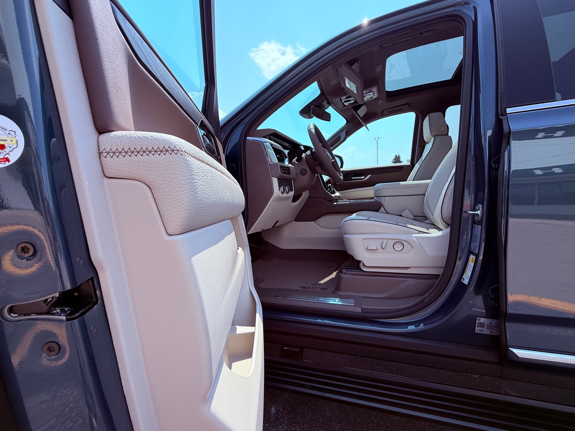 2026 GMC Yukon XL Denali - Photo 15