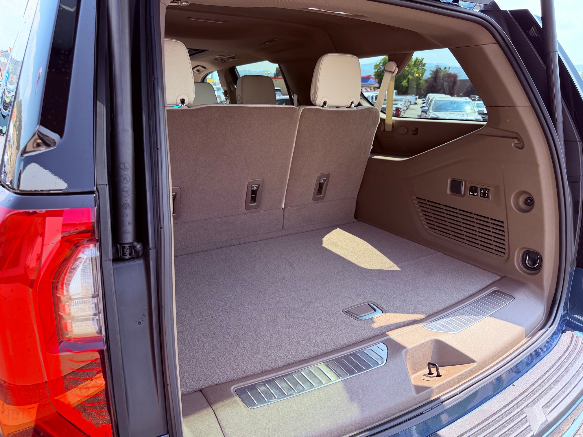 2026 GMC Yukon XL Denali - Photo 36