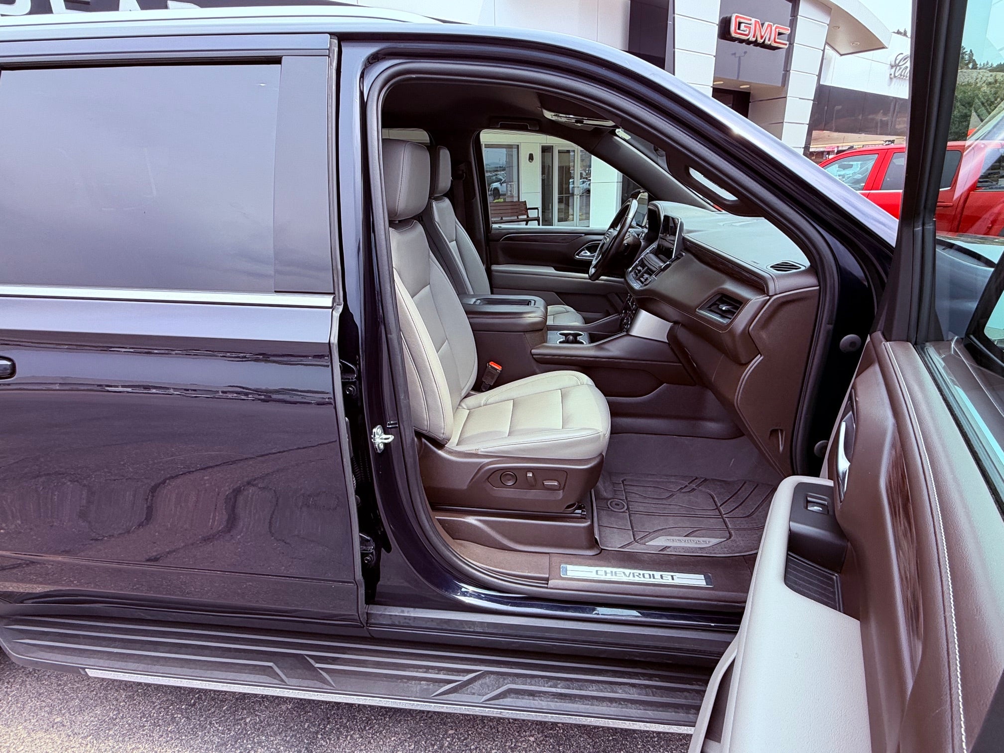 2022 Chevrolet Suburban 4WD LT