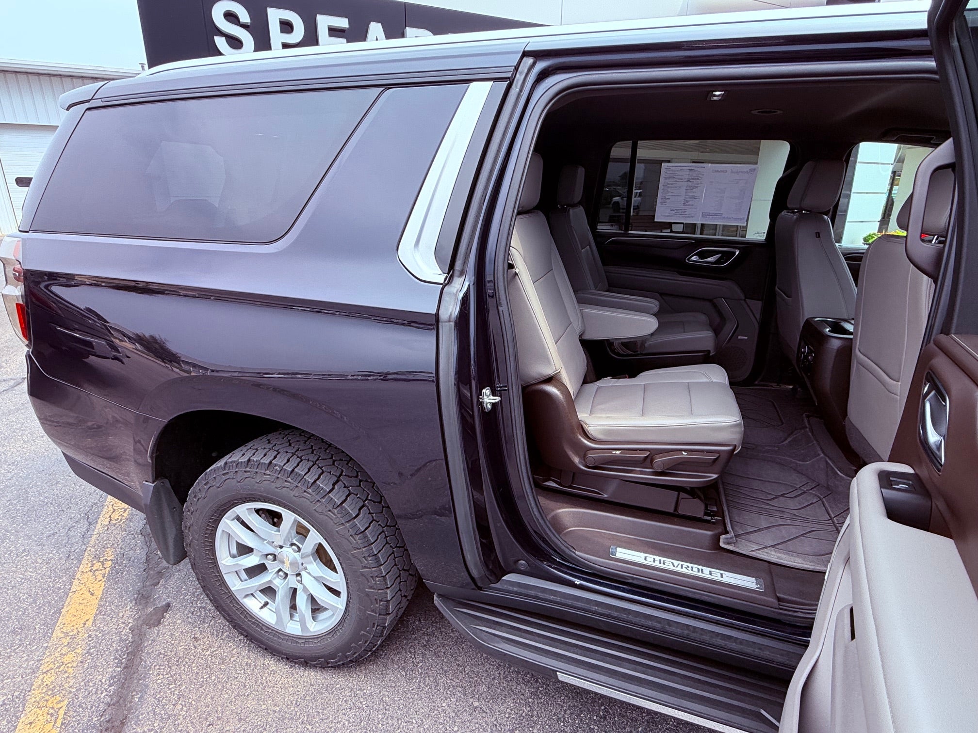 2022 Chevrolet Suburban 4WD LT