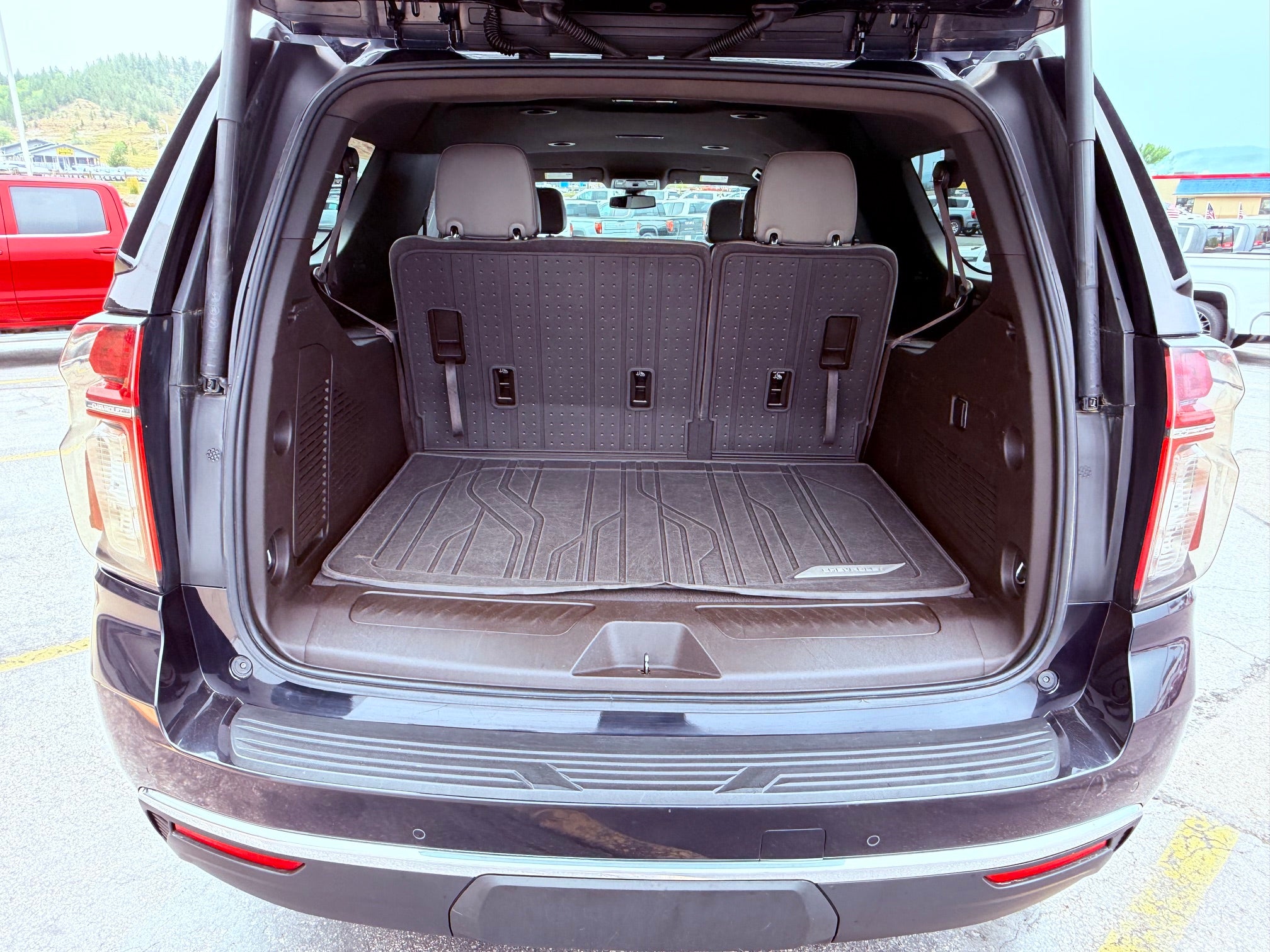 2022 Chevrolet Suburban 4WD LT