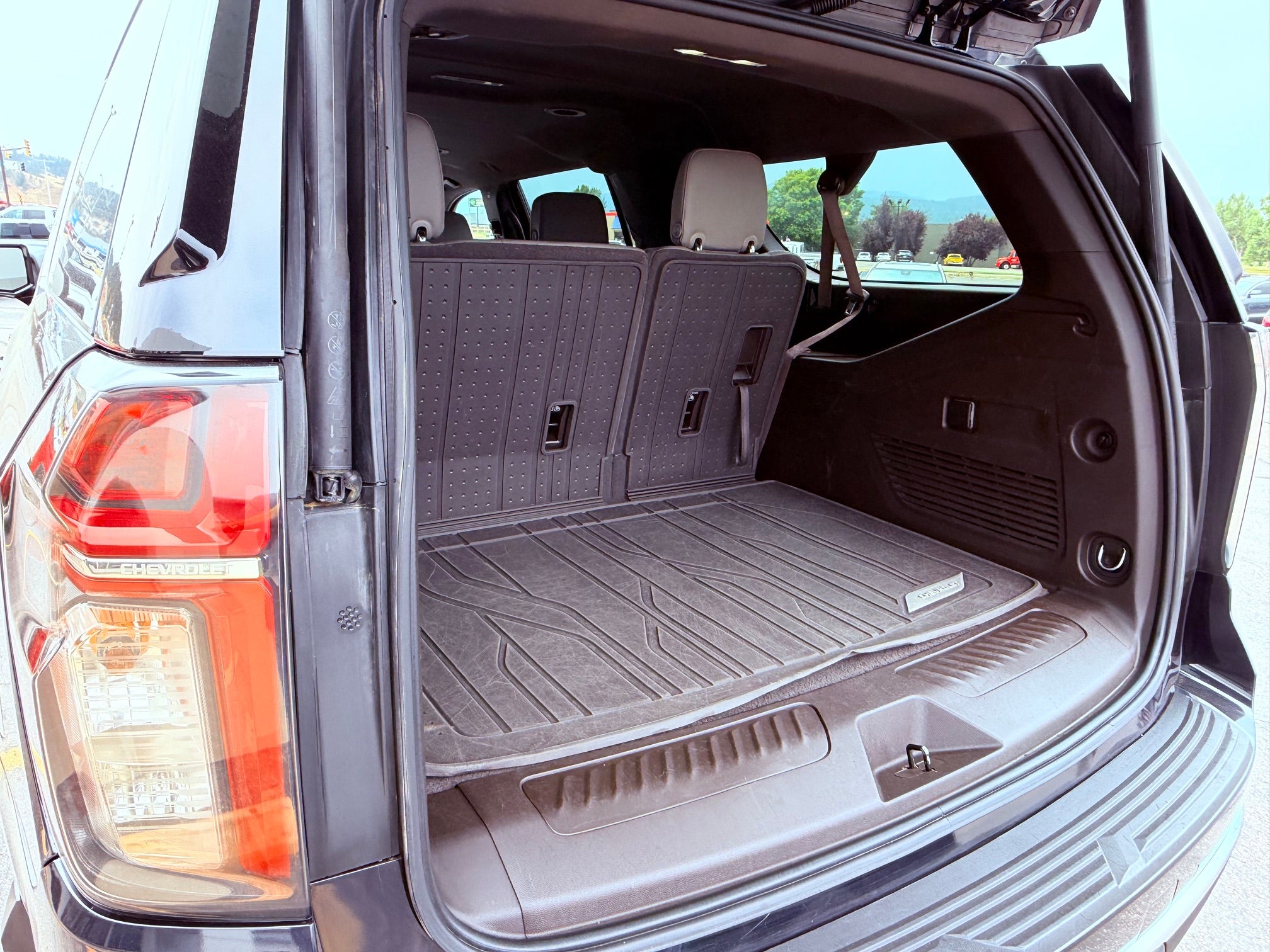 2022 Chevrolet Suburban 4WD LT