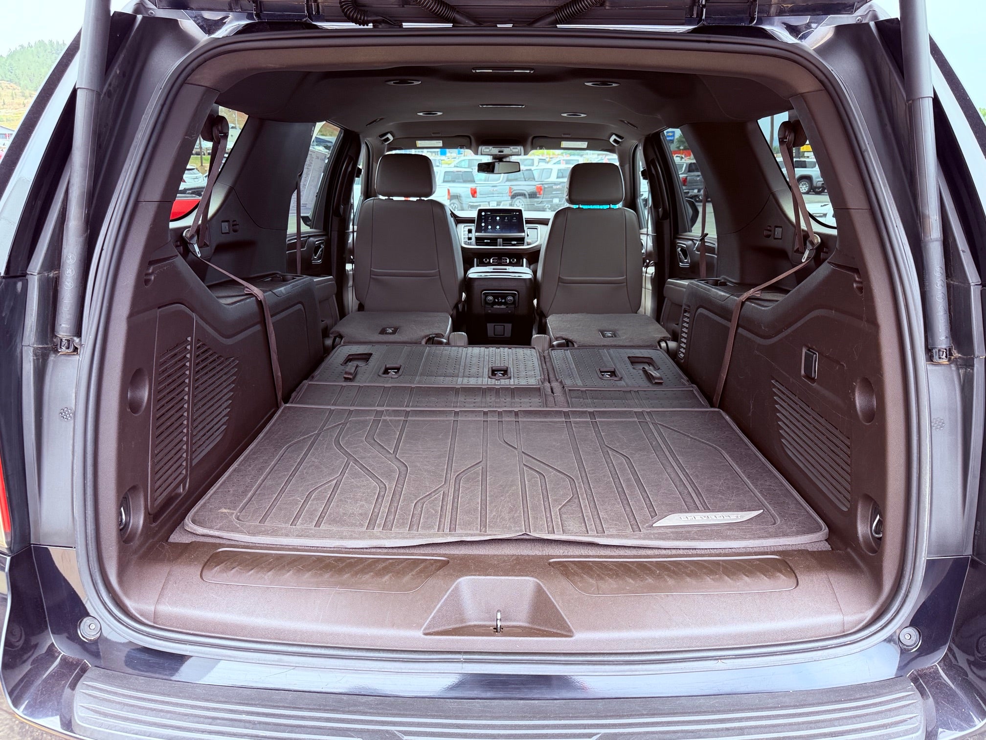 2022 Chevrolet Suburban 4WD LT