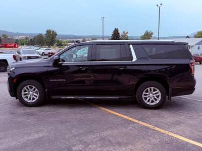 2022 Chevrolet Suburban 4WD LT