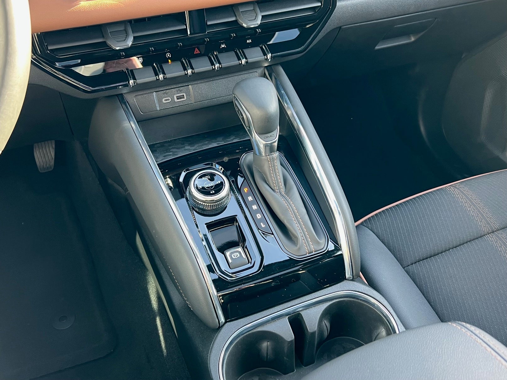 2024 GMC Canyon Crew Cab Short Box 4-Wheel Drive AT4