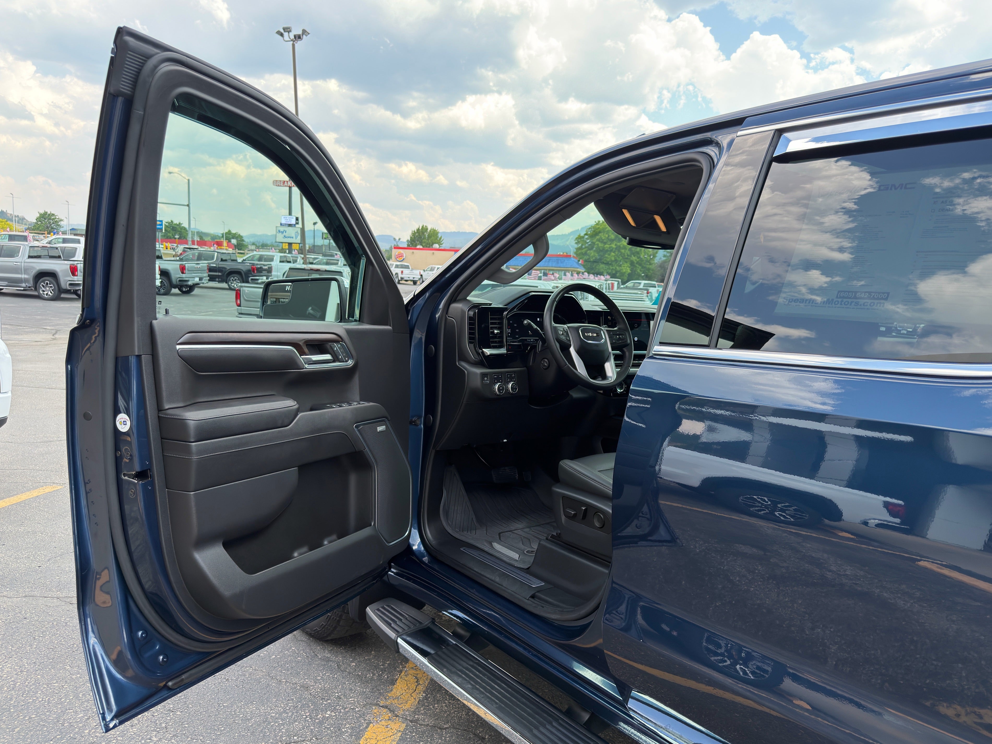 2023 GMC Sierra 1500 SLT