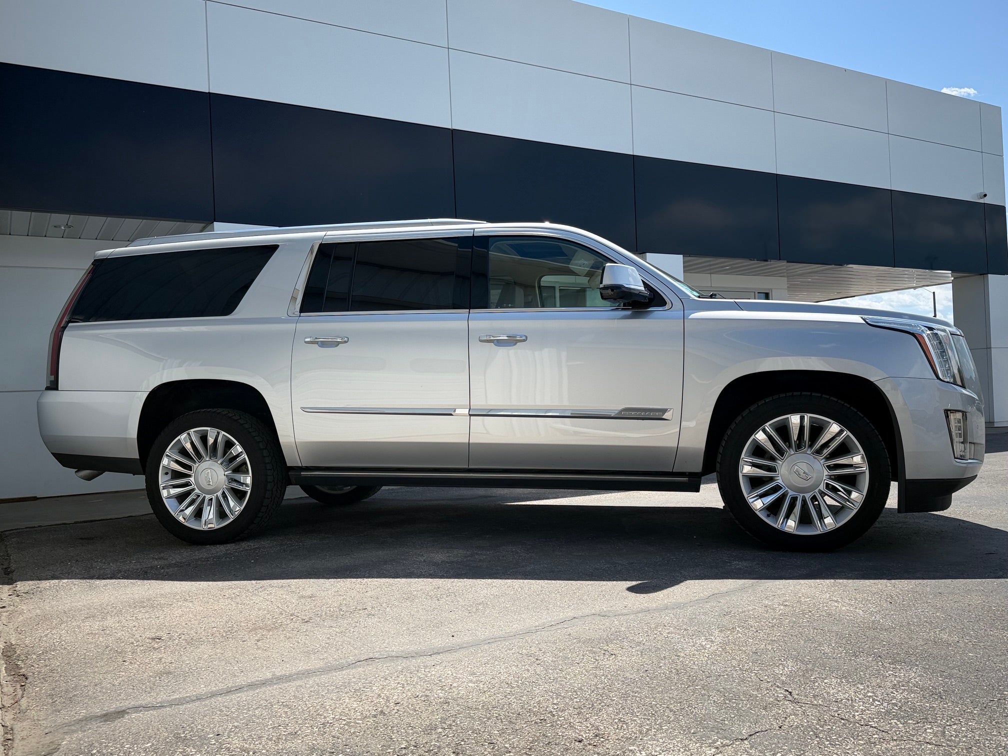 2016 Cadillac Escalade ESV 4WD Platinum