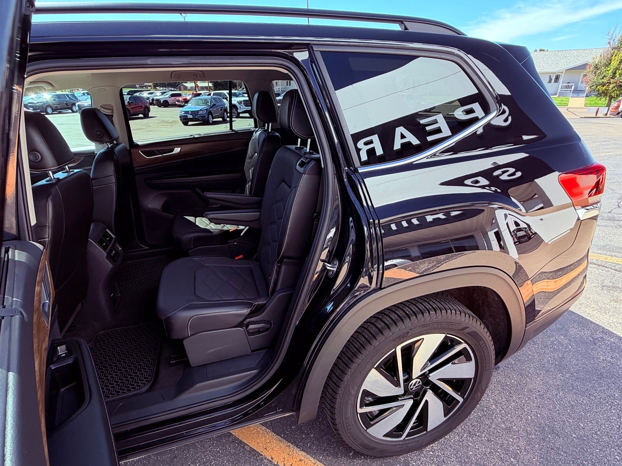 2024 Volkswagen Atlas 2.0T SE w/Technology