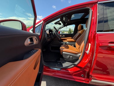2024 Chrysler Pacifica Hybrid Hybrid Pinnacle FWD