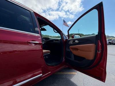 2024 Chrysler Pacifica Hybrid Hybrid Pinnacle FWD
