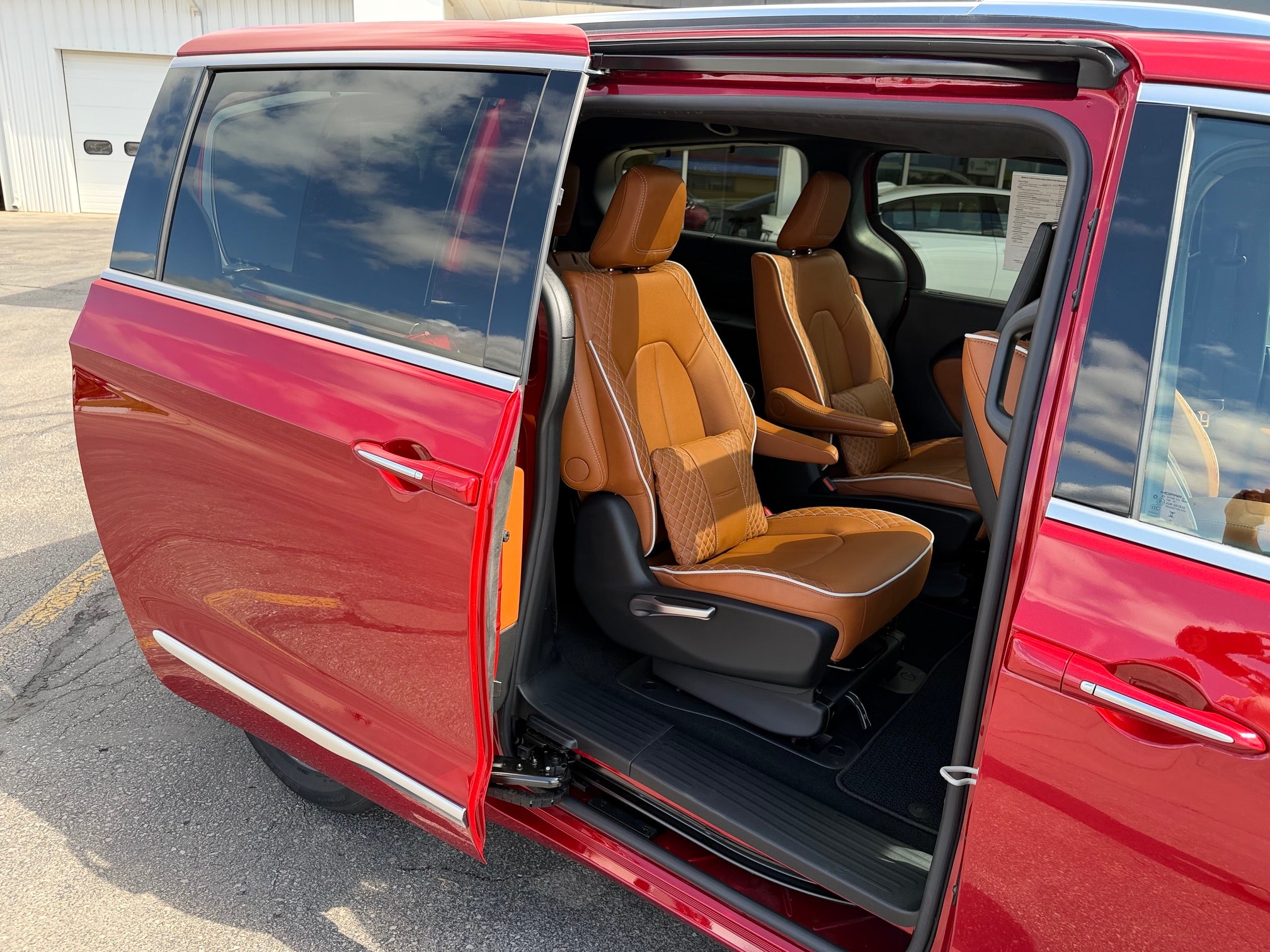 2024 Chrysler Pacifica Hybrid Hybrid Pinnacle FWD