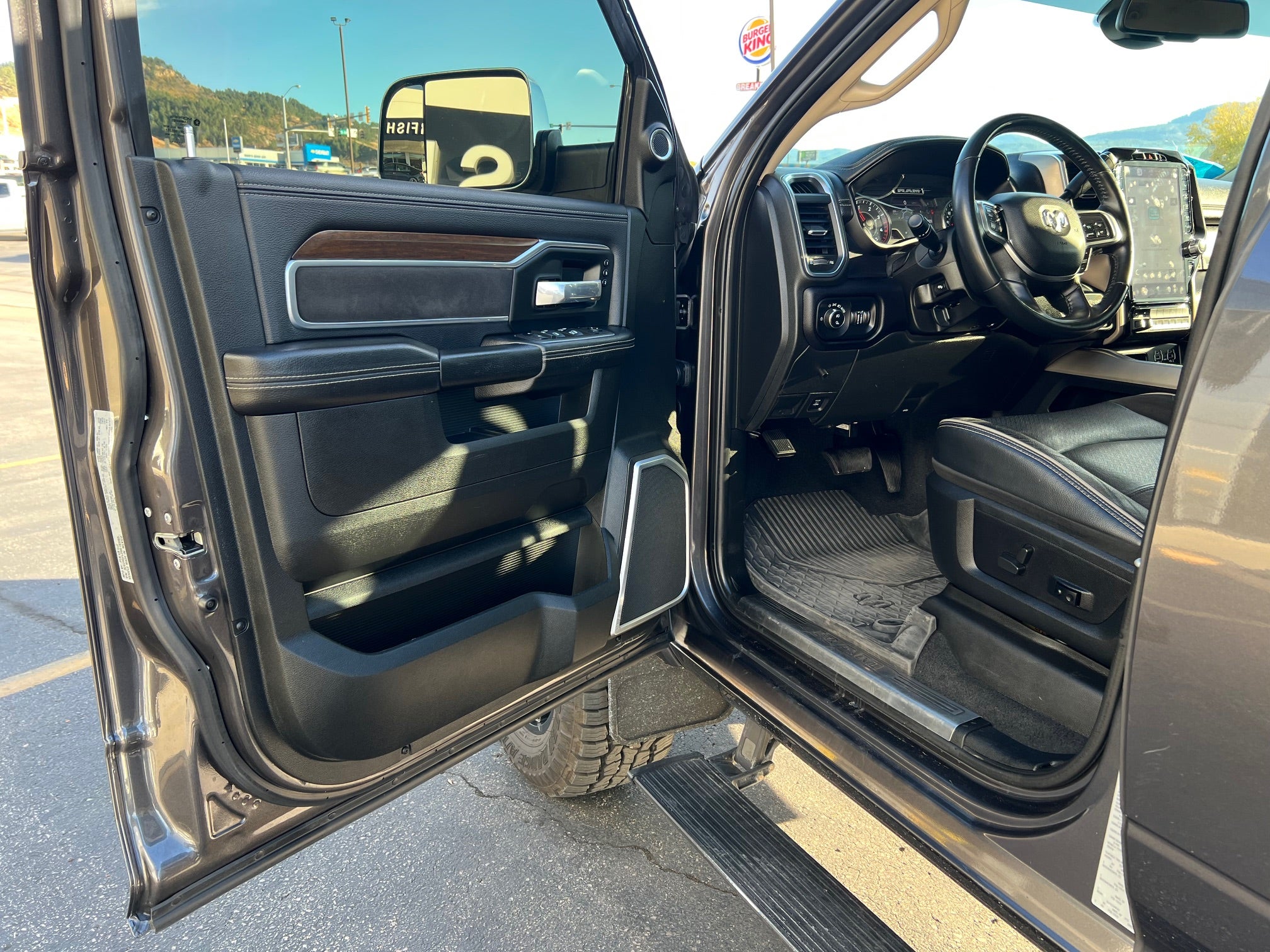 2022 RAM 2500 Laramie 4x4 Crew Cab 6'4" Box