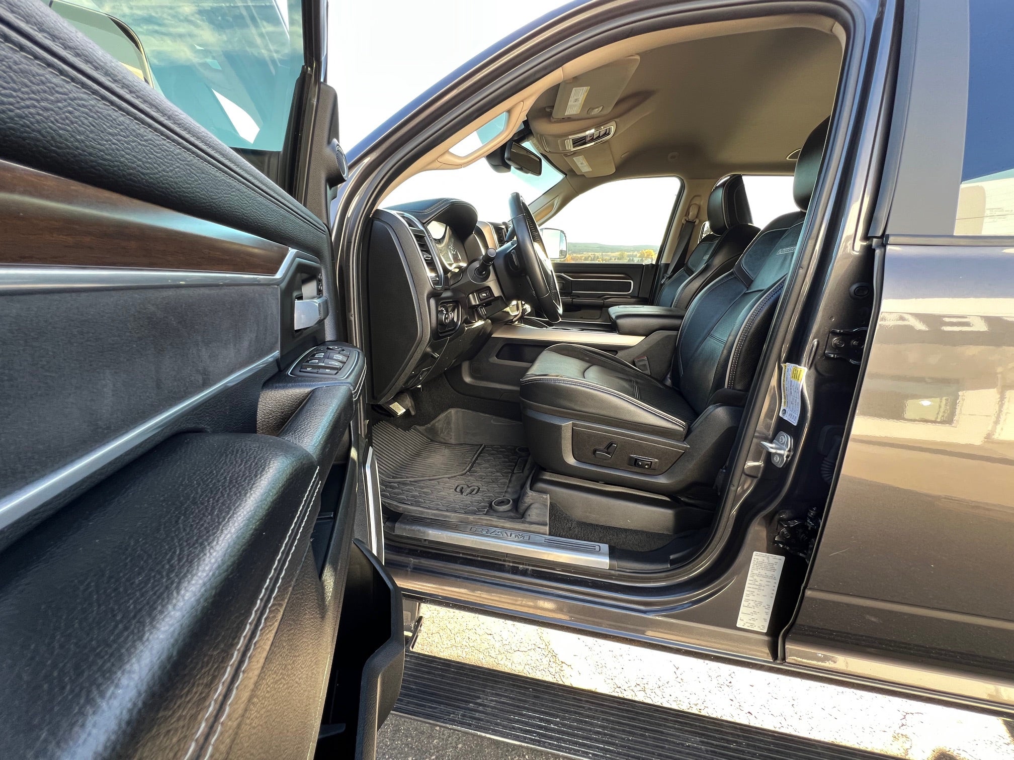 2022 RAM 2500 Laramie 4x4 Crew Cab 6'4" Box