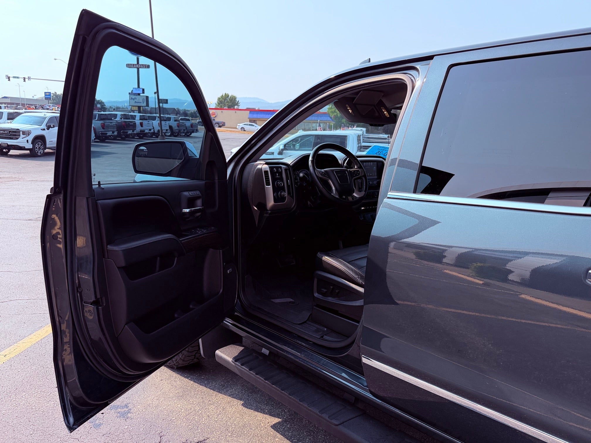 2017 GMC Sierra 1500 Crew Cab Short Box 4-Wheel Drive Denali