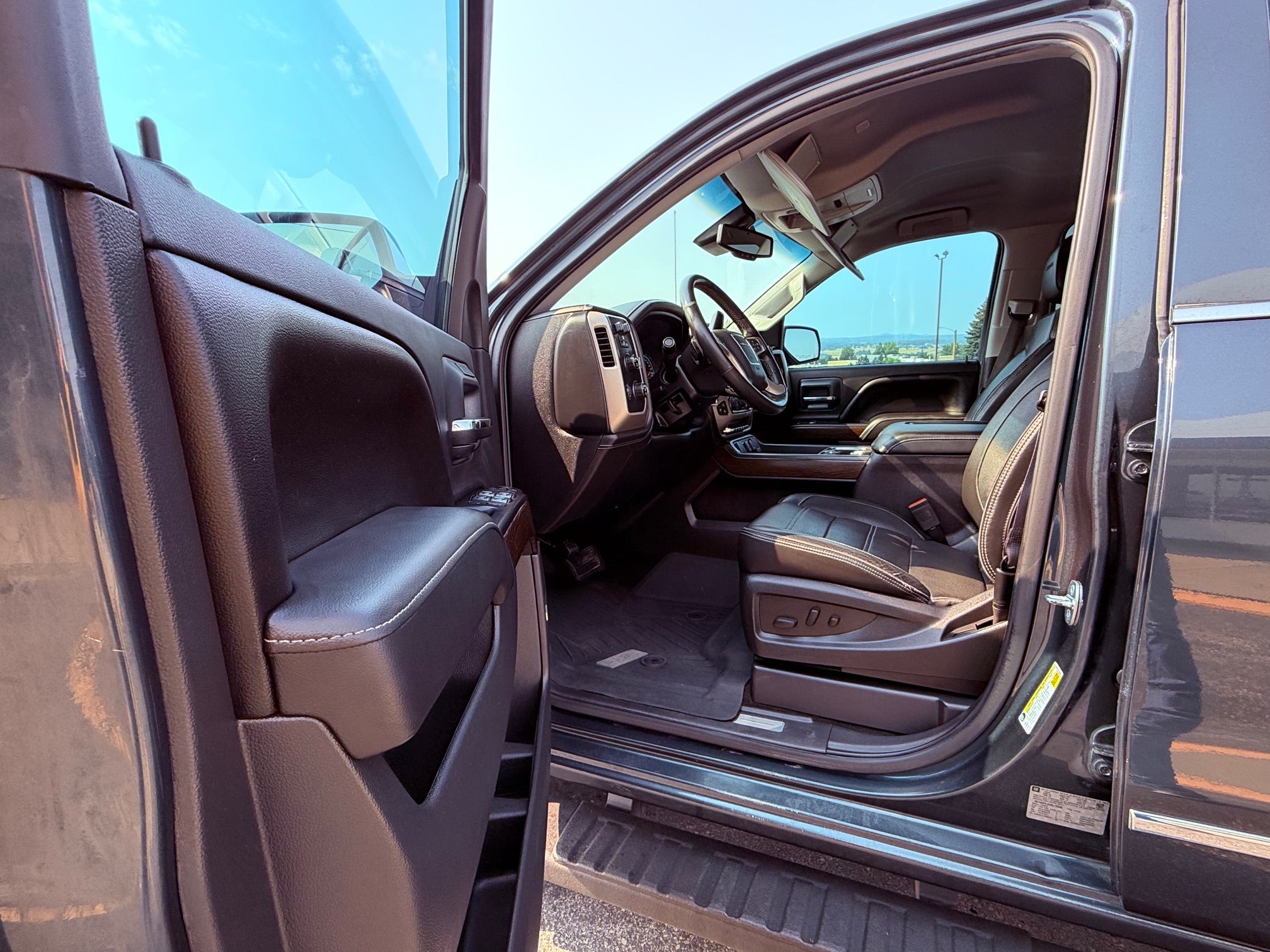 2017 GMC Sierra 1500 Crew Cab Short Box 4-Wheel Drive Denali